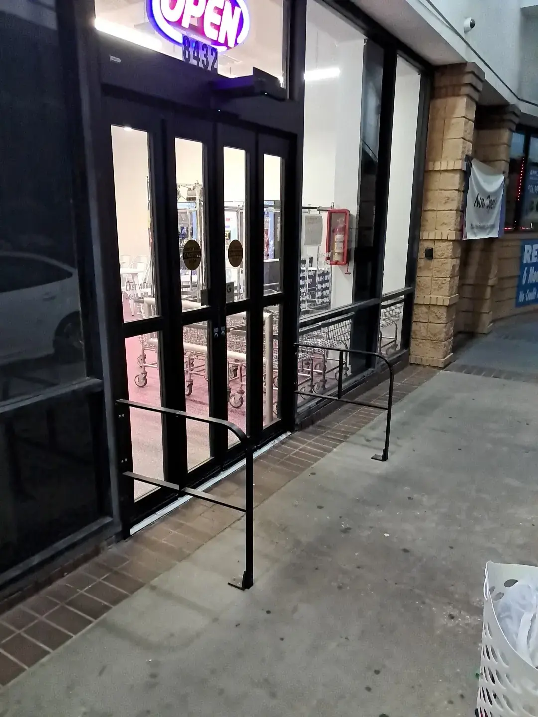 LaundroLab Laundromat thumbnail 5