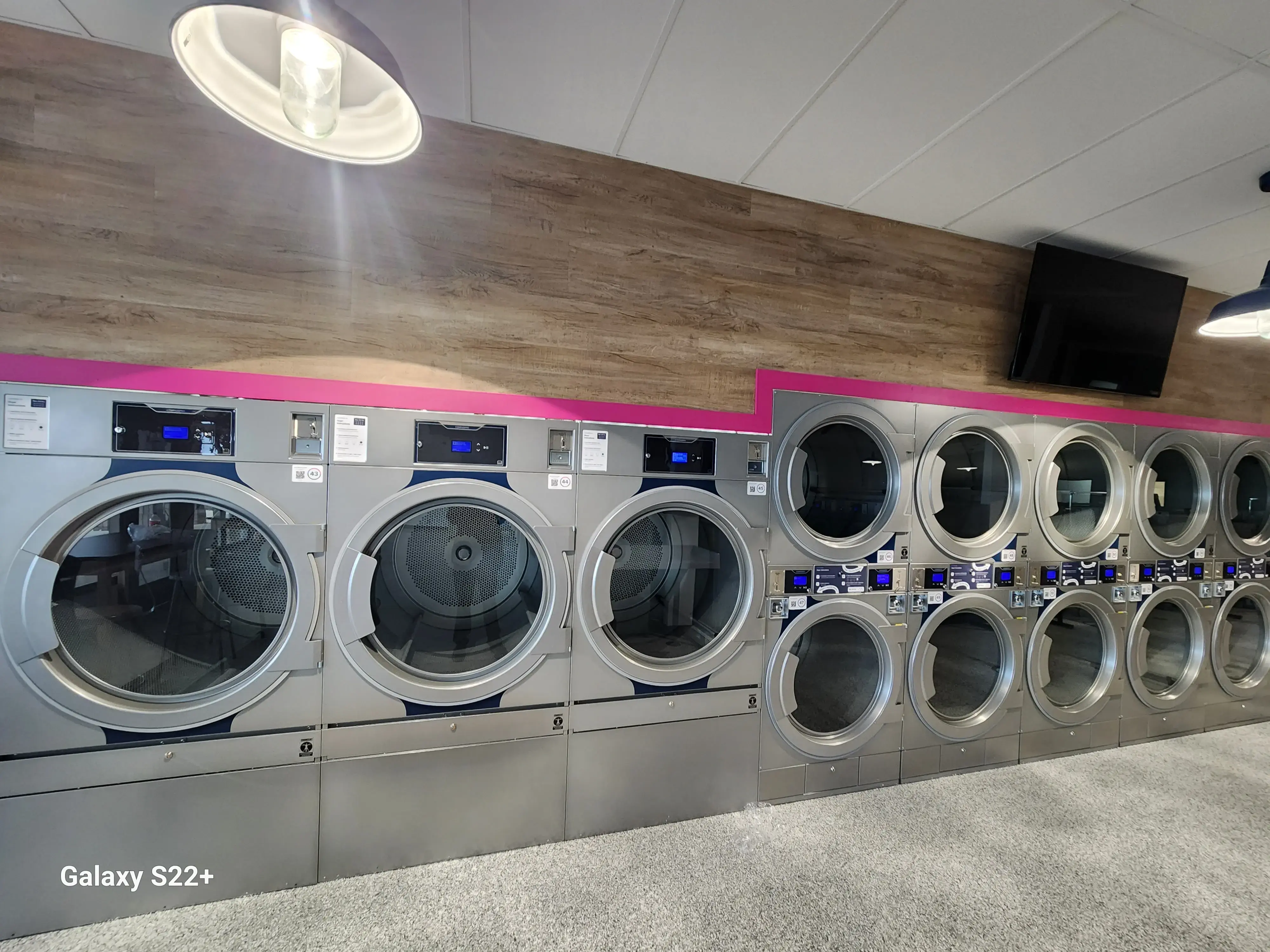 LaundroLab Laundromat - Image 18