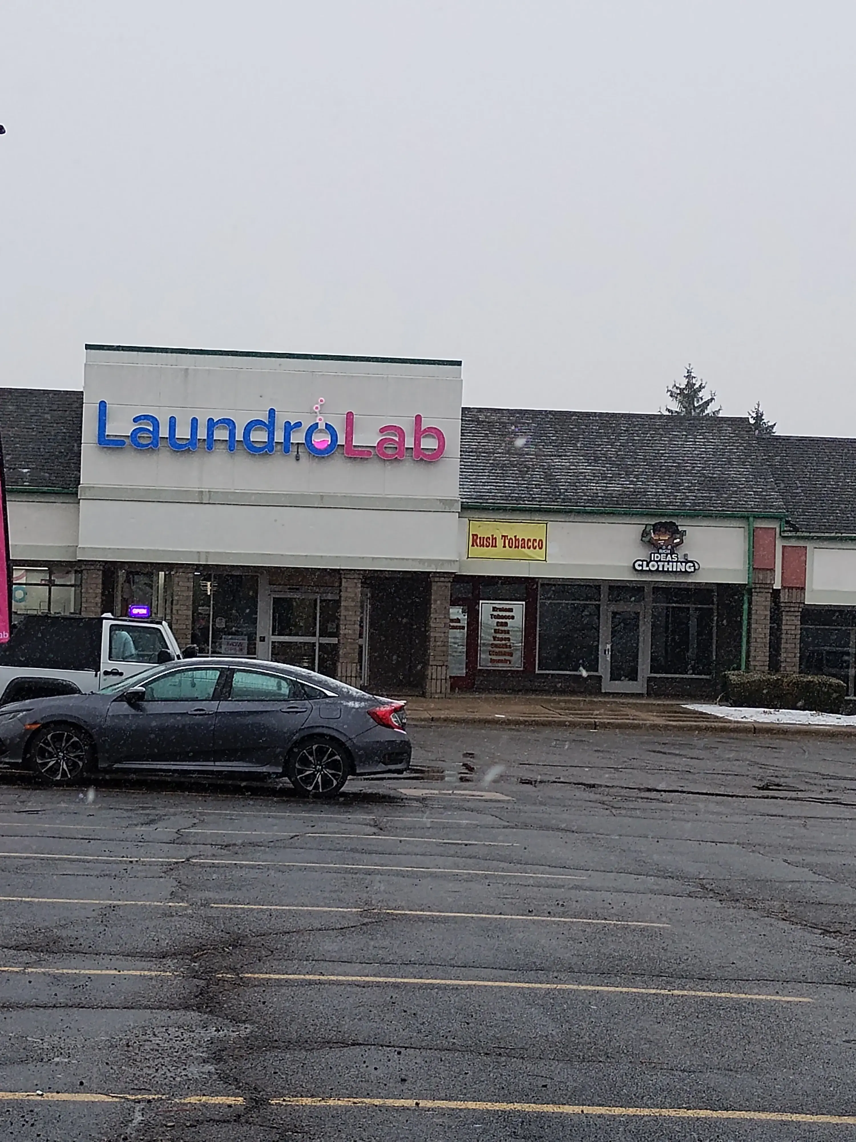 LaundroLab Laundromat - Image 5