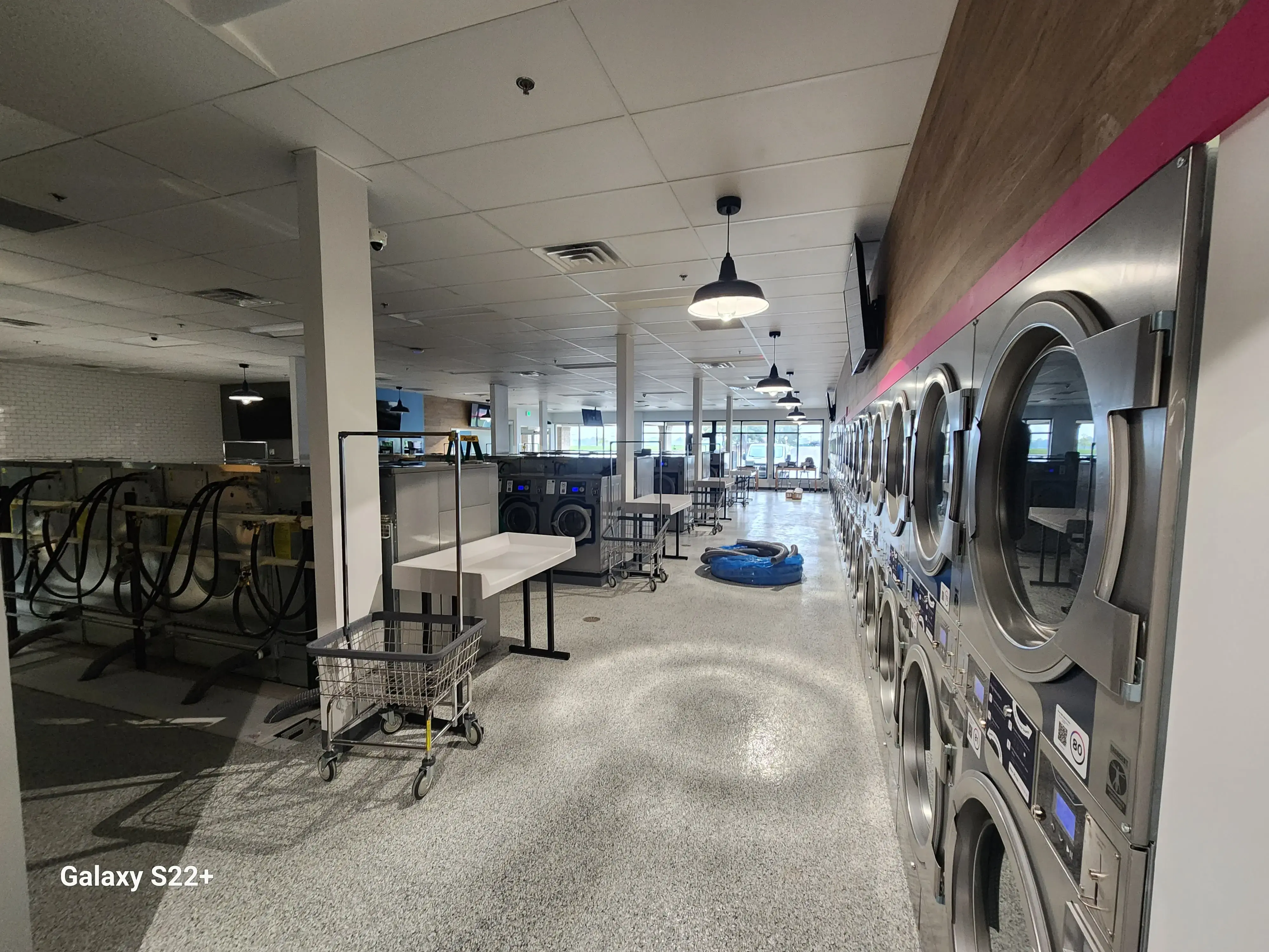 LaundroLab Laundromat thumbnail 19