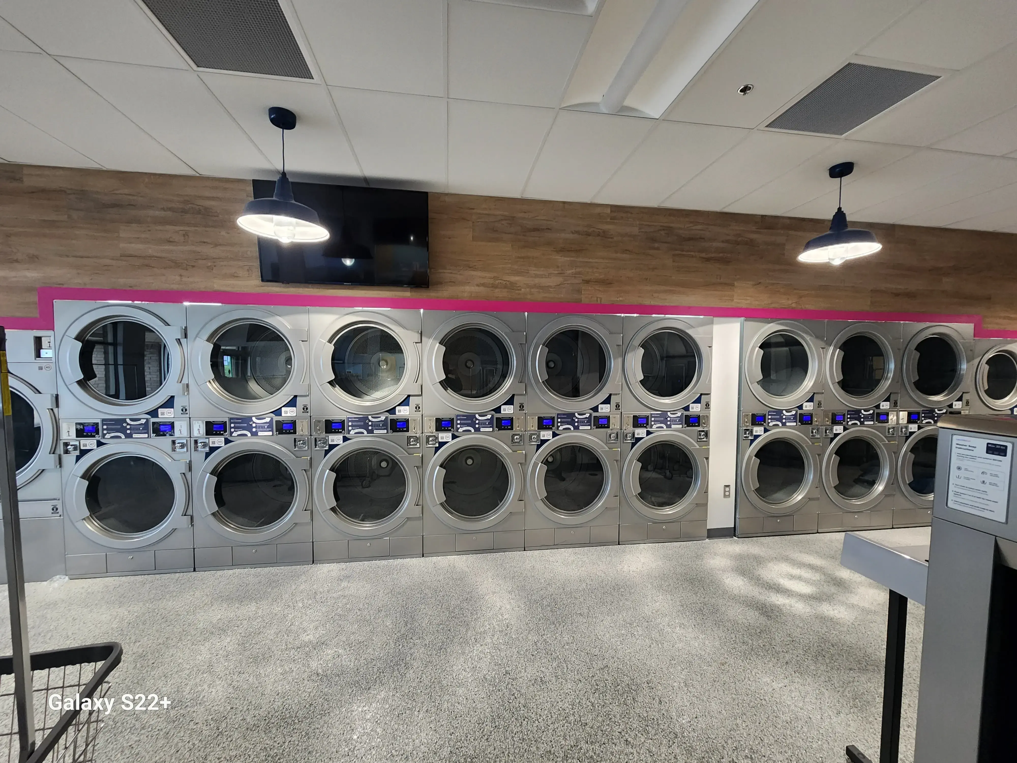 LaundroLab Laundromat - Image 20