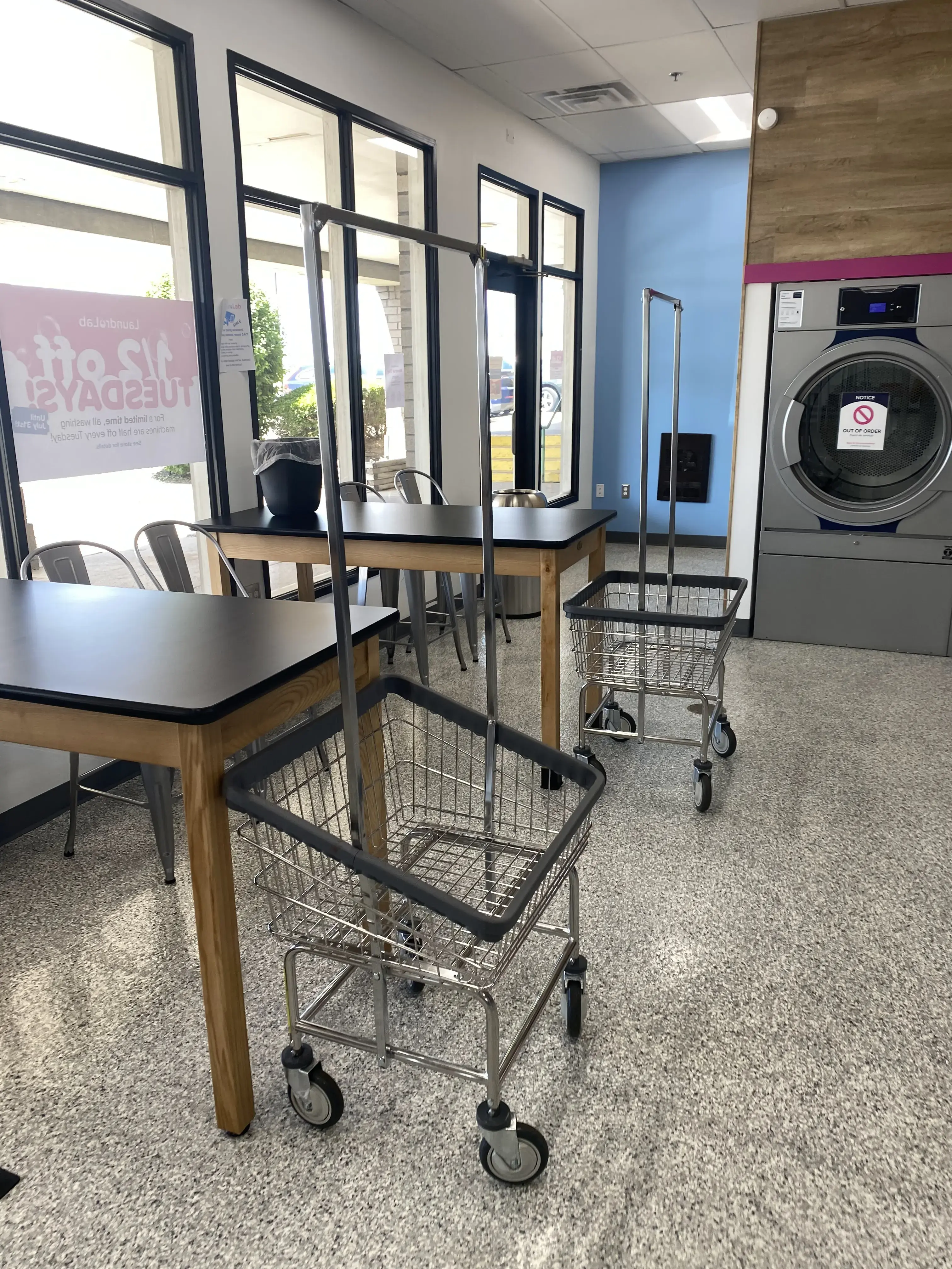LaundroLab Laundromat - Image 9