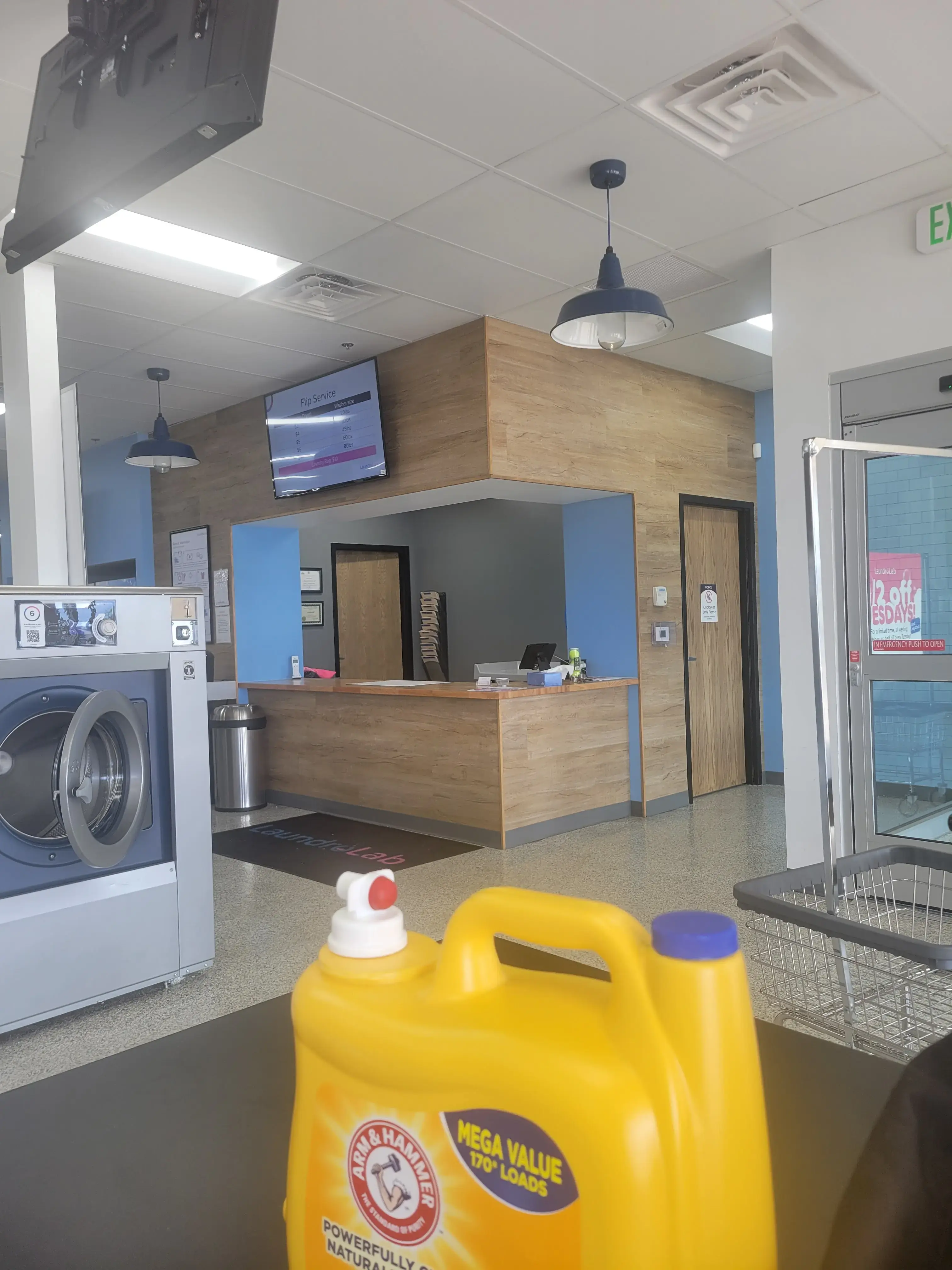 LaundroLab Laundromat - Image 4