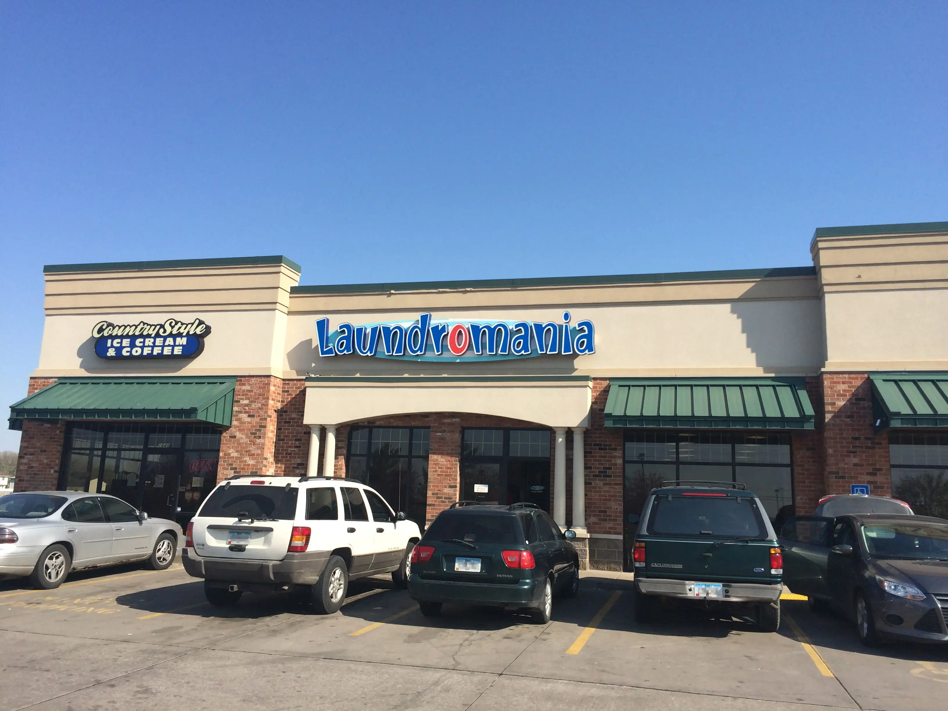 Laundromania | Davenport, Iowa thumbnail 3