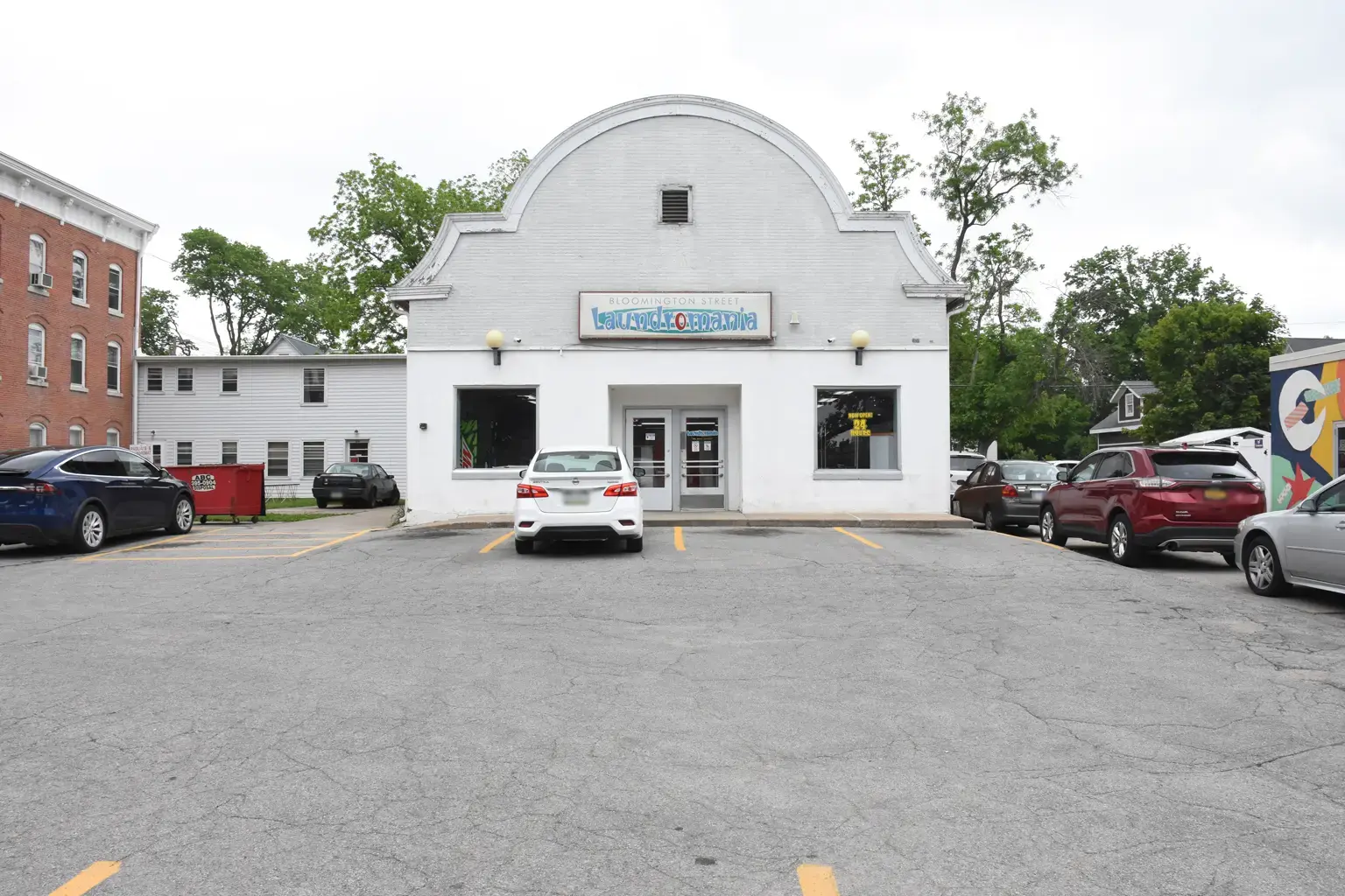 Laundromania (Downtown Iowa City) thumbnail 5