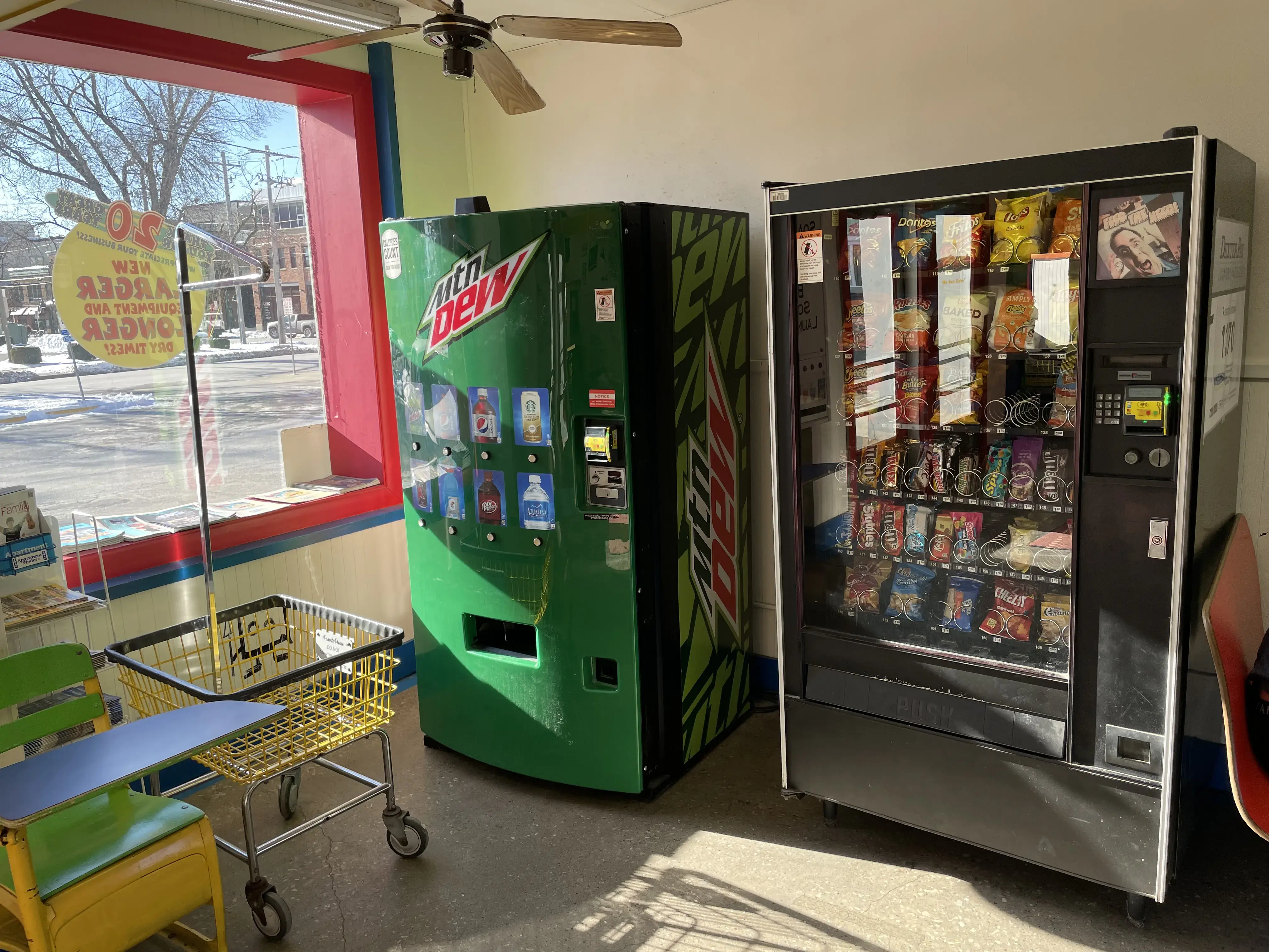 Laundromania (Downtown Iowa City) - Image 8