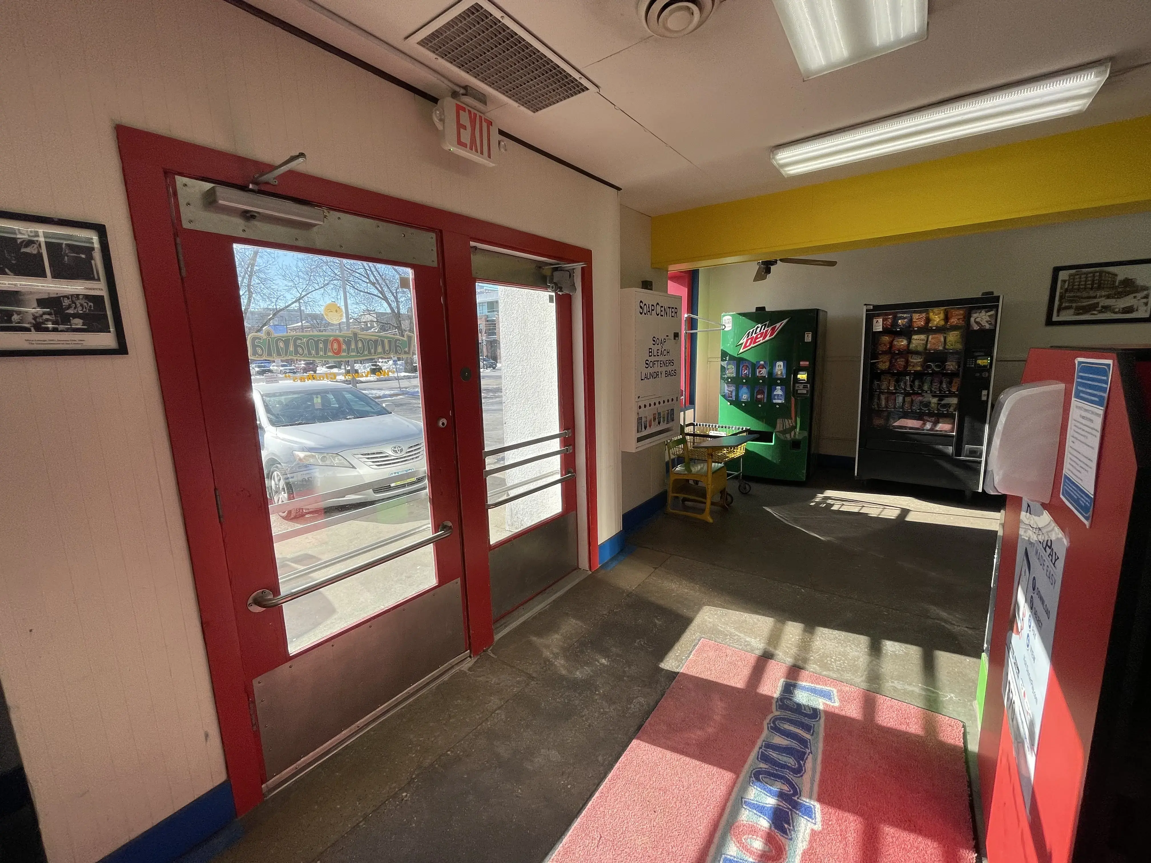 Laundromania (Downtown Iowa City) - Image 4