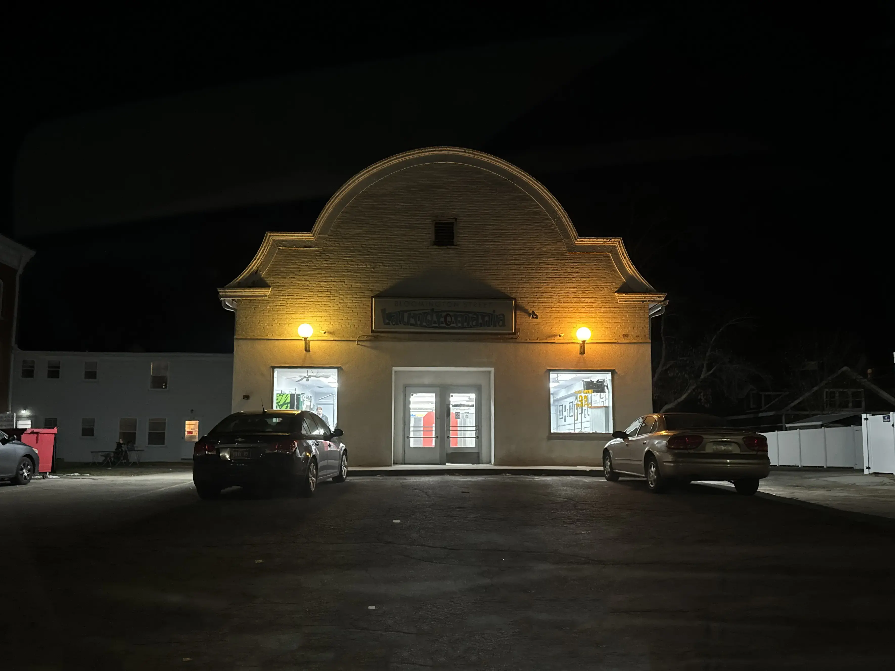 Laundromania (Downtown Iowa City) thumbnail 7