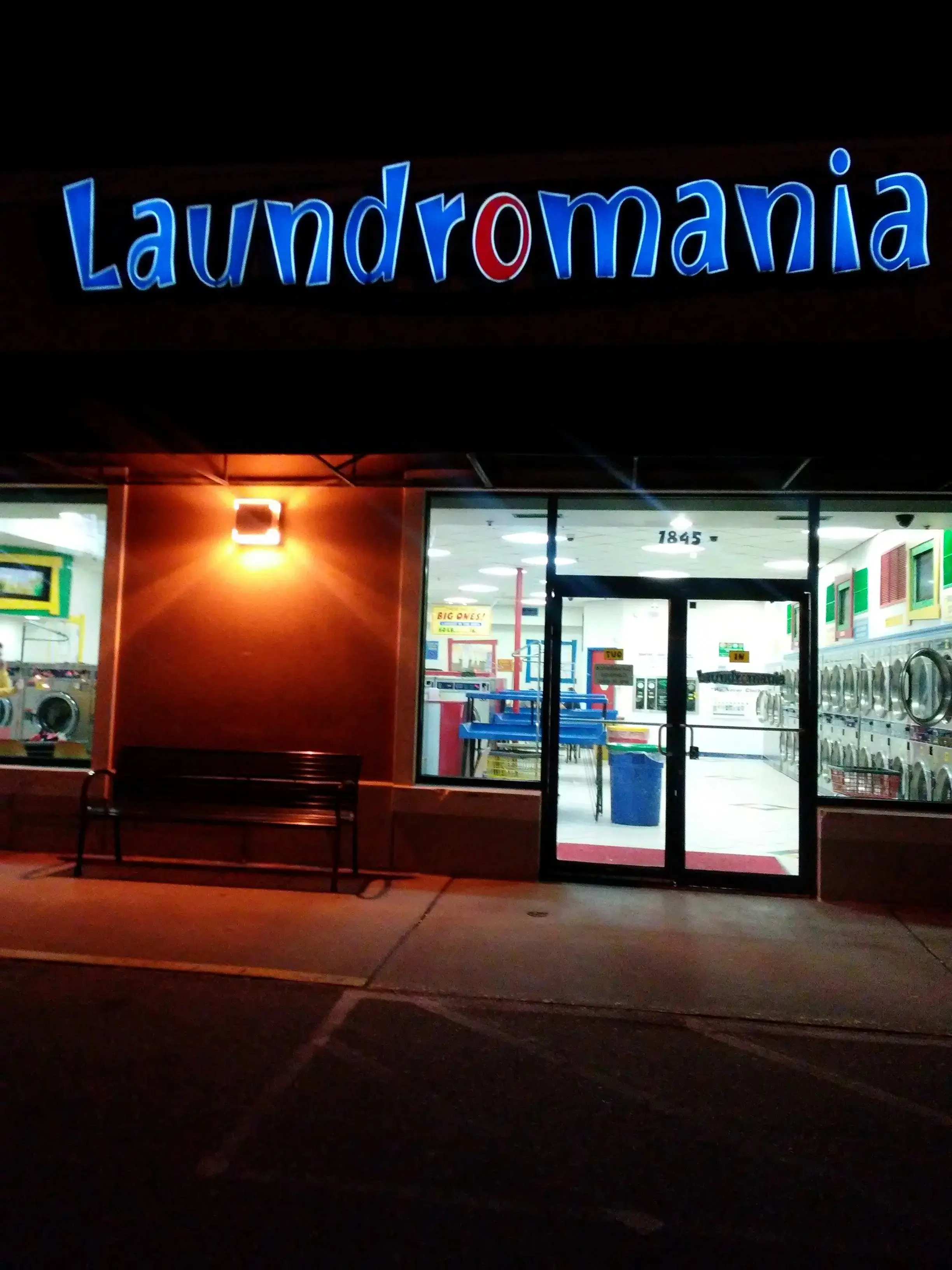 Laundromania (Sycamore Mall: East Iowa City) - Image 9