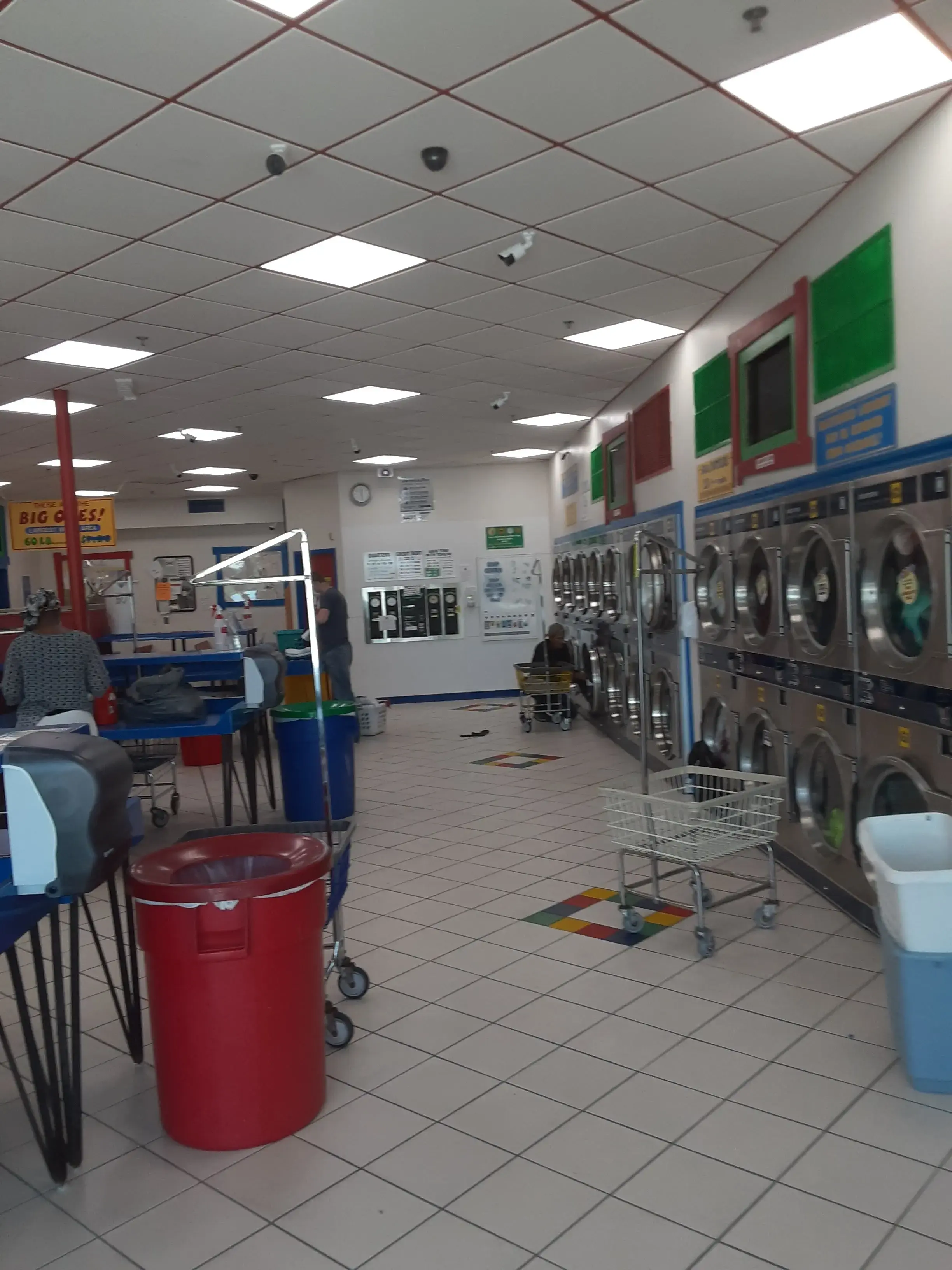 Laundromania (Sycamore Mall: East Iowa City) thumbnail 14