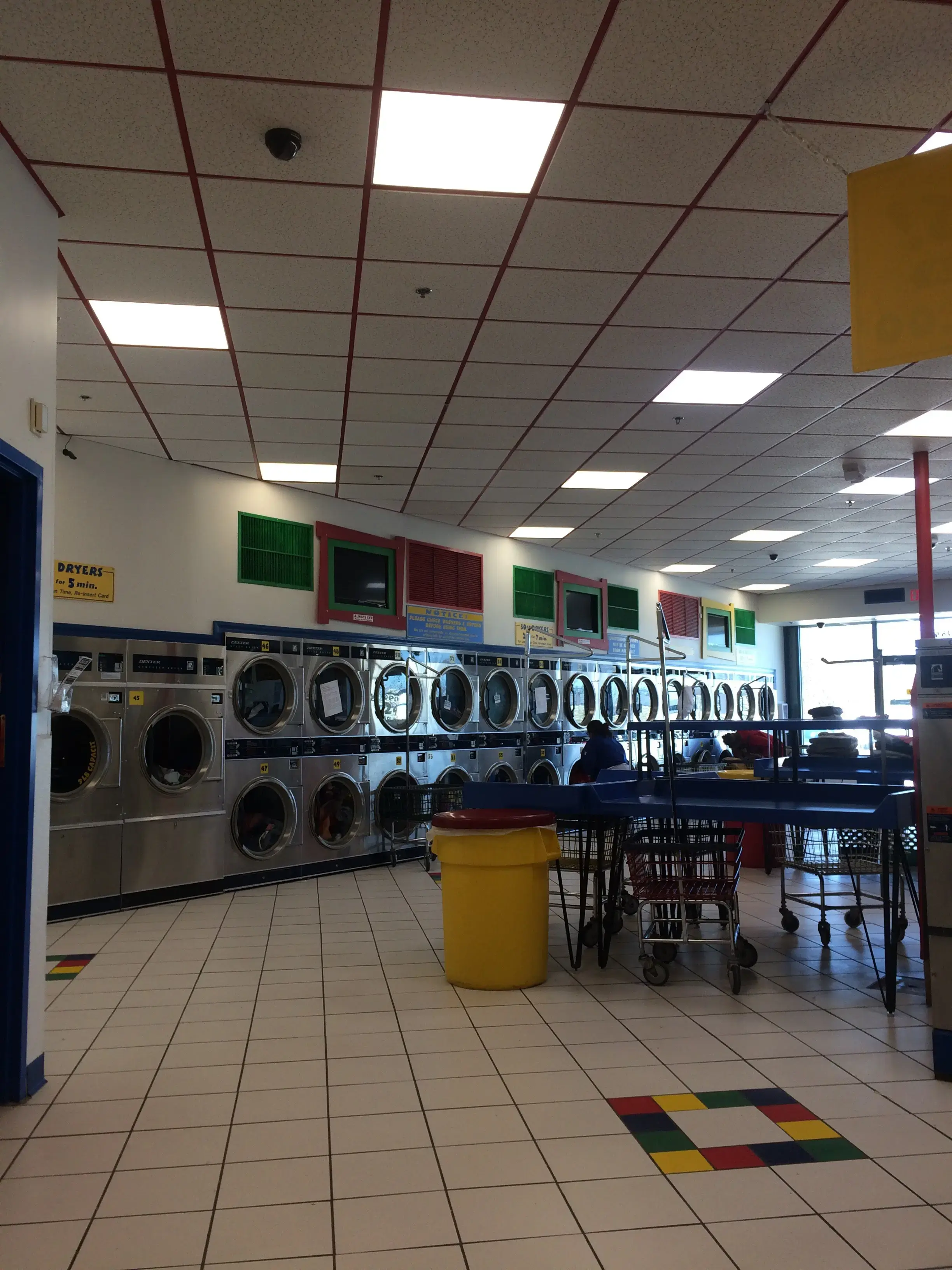Laundromania (Sycamore Mall: East Iowa City) thumbnail 17