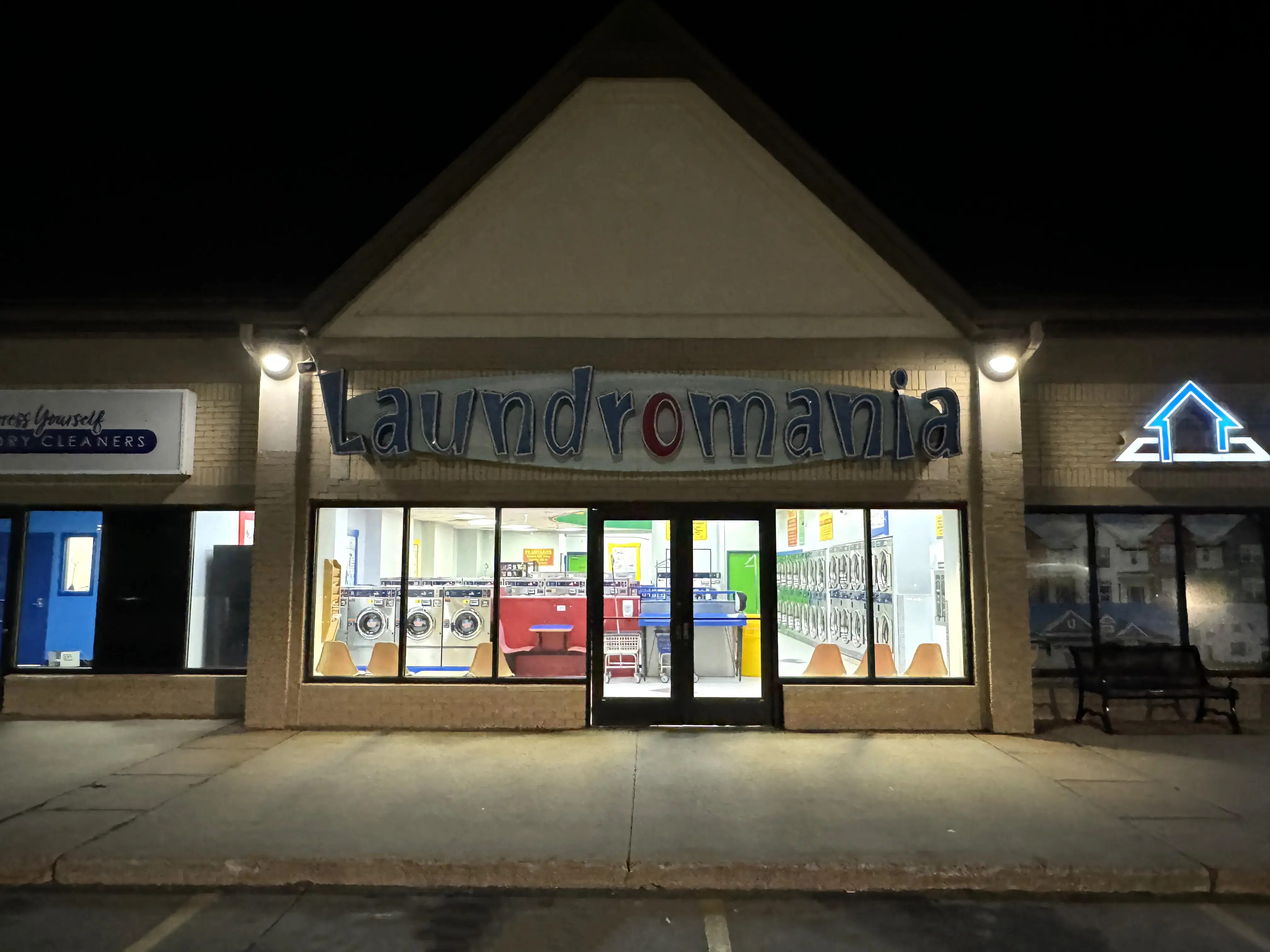 Laundromania (Walden Square: West Iowa City) thumbnail 3