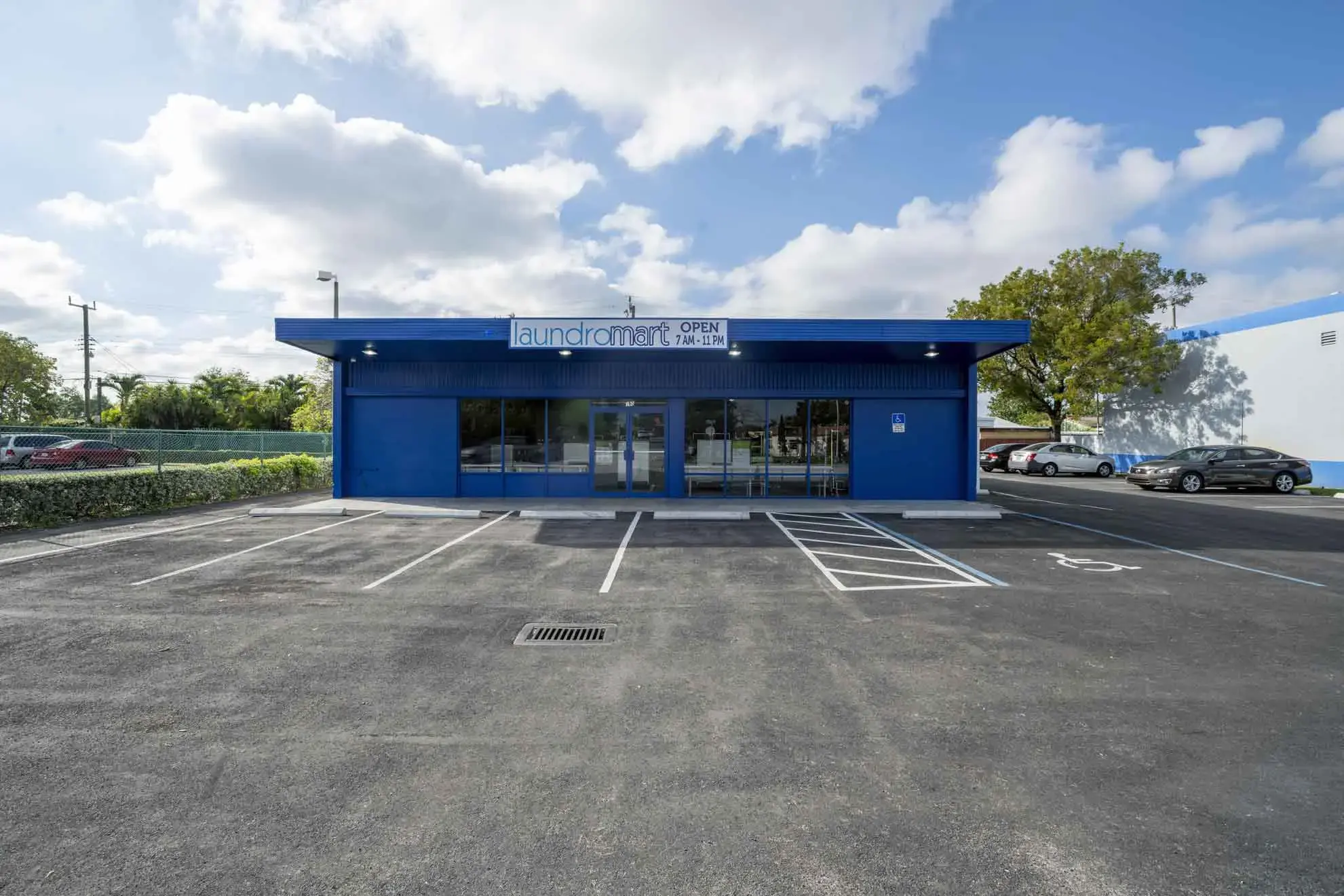 Laundromart - Image 1