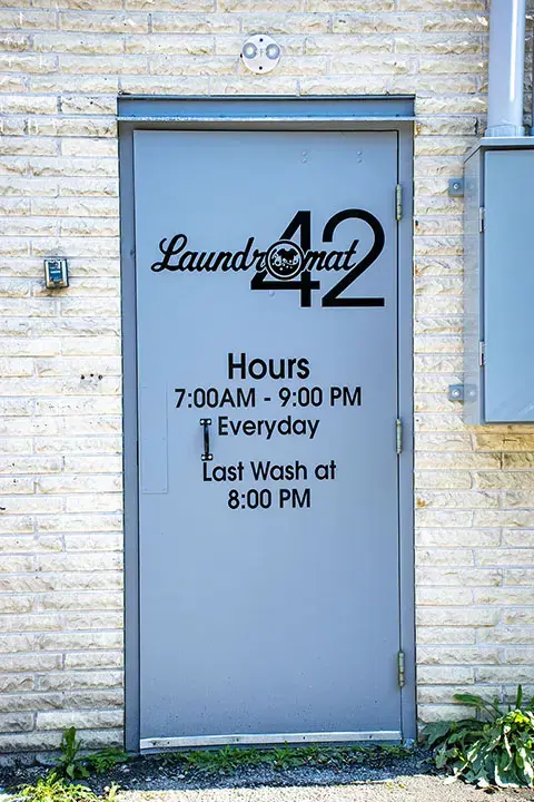 Laundromat 42 thumbnail 7