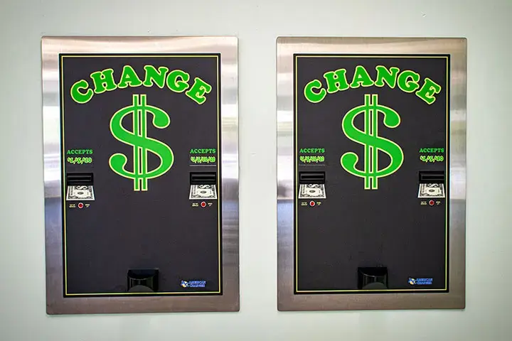 Laundromat 42 - Image 13