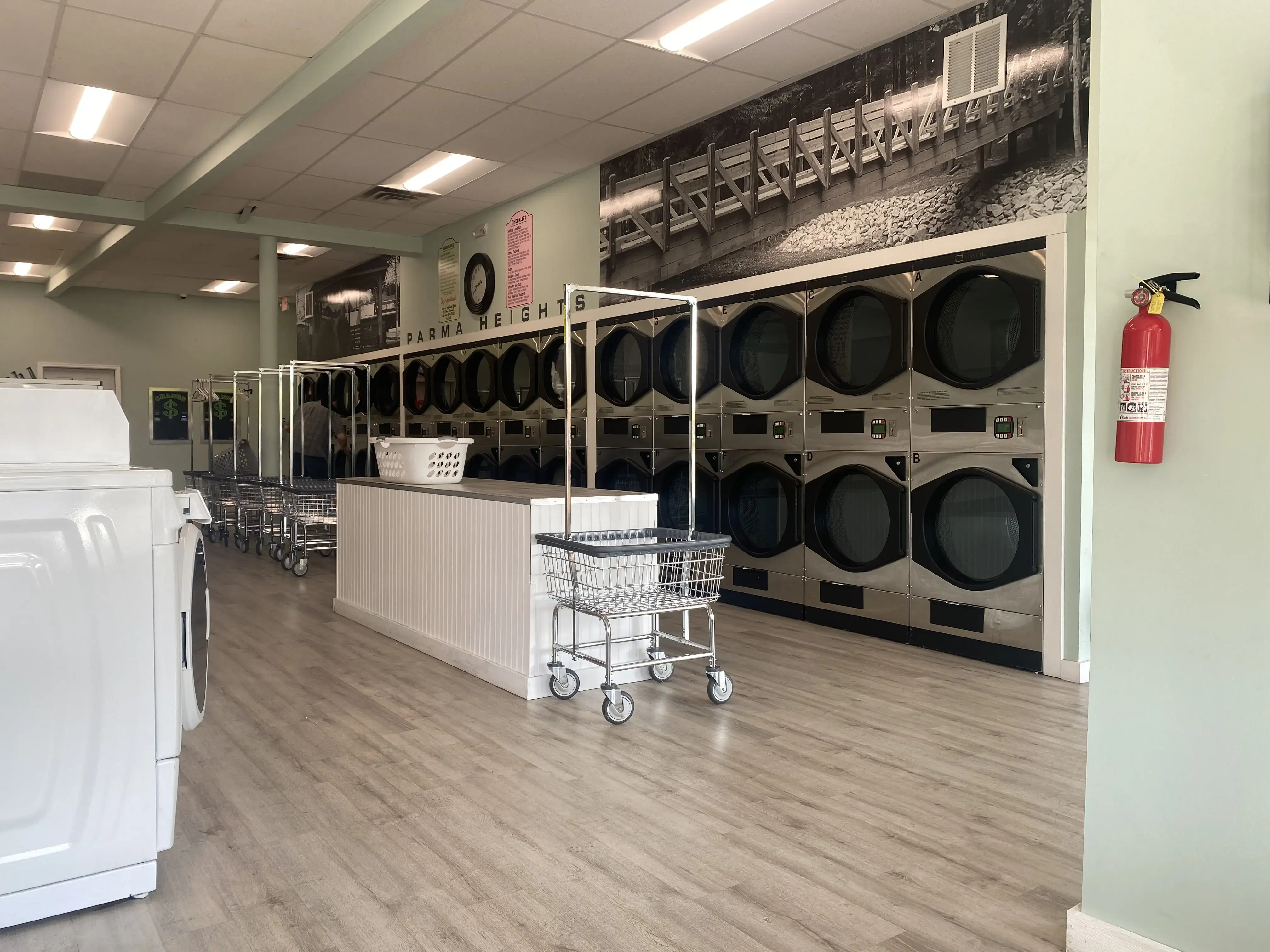 Laundromat 42 thumbnail 14