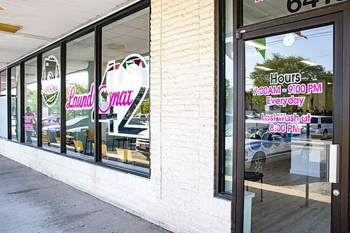 Laundromat 42 thumbnail 3