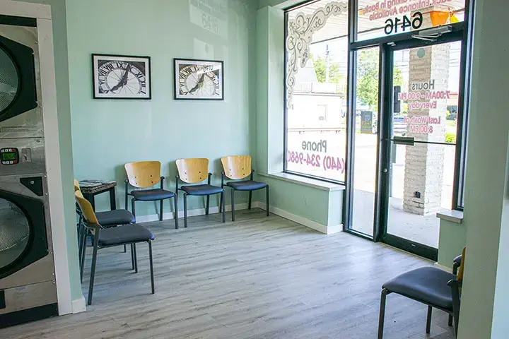 Laundromat 42 - Image 5