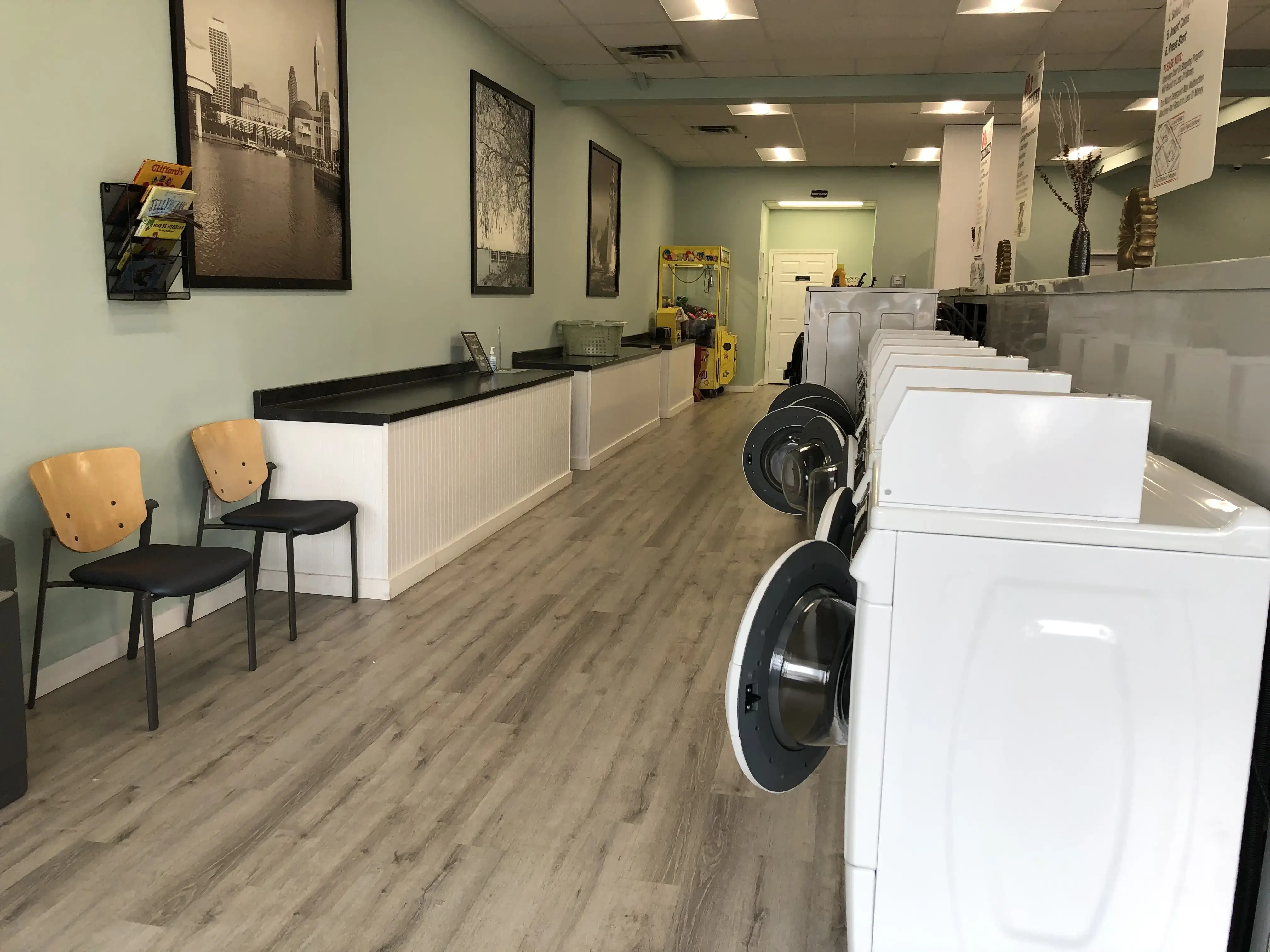 Laundromat 42 - Image 8