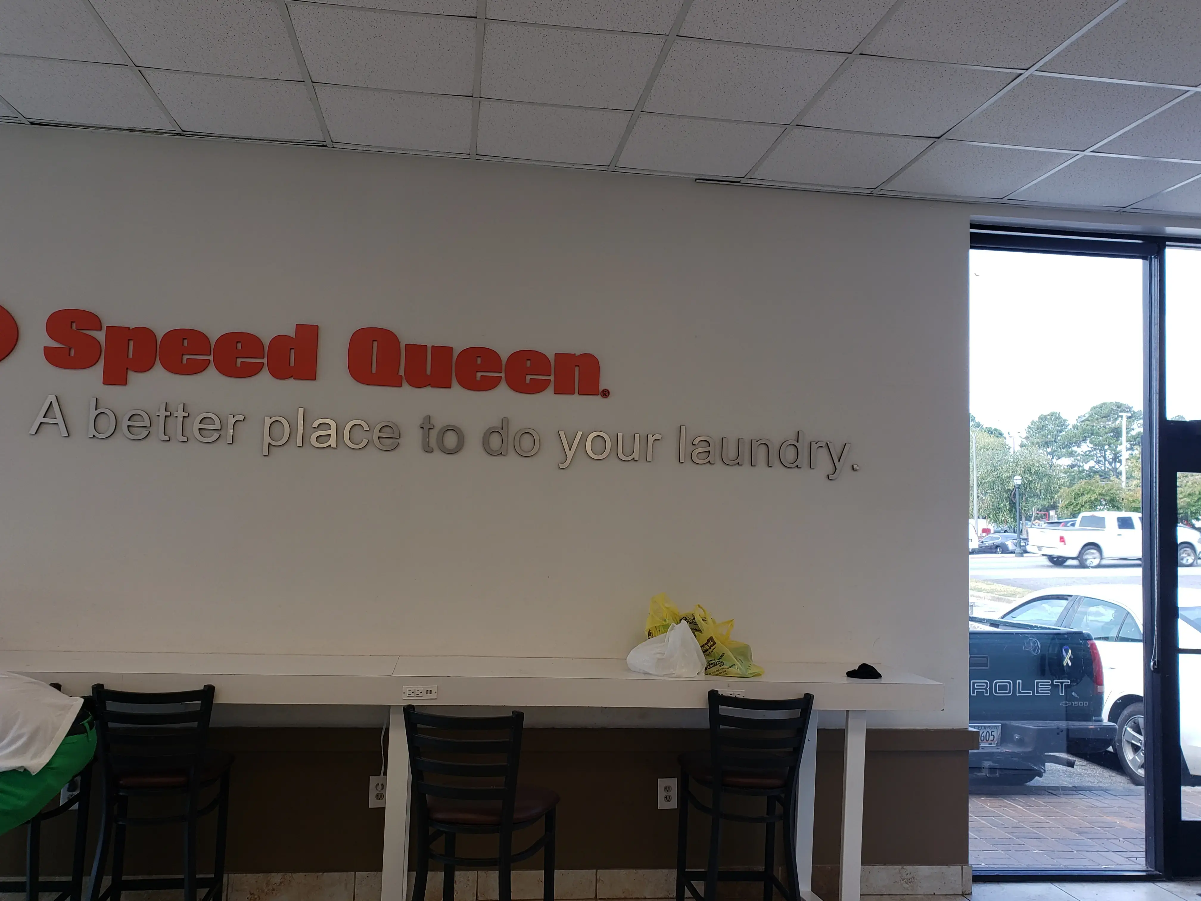Laundromat thumbnail 8