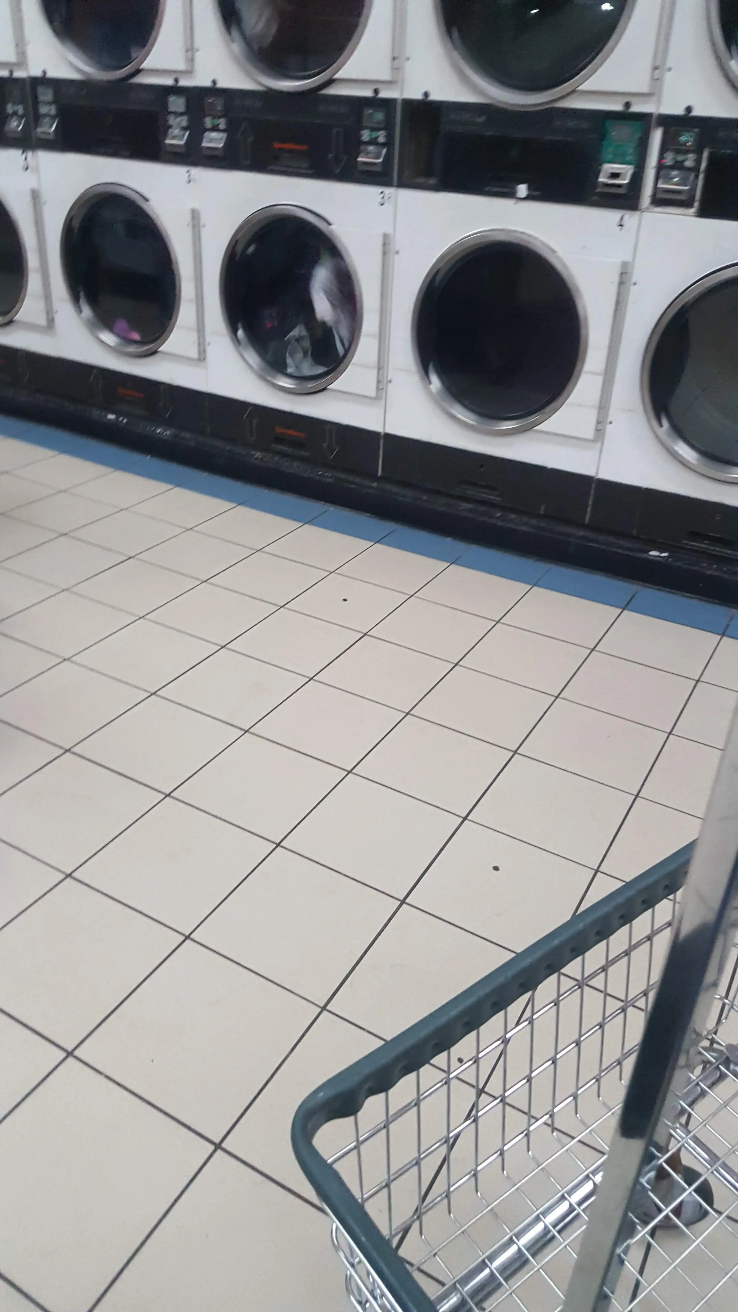 Laundromat thumbnail 9
