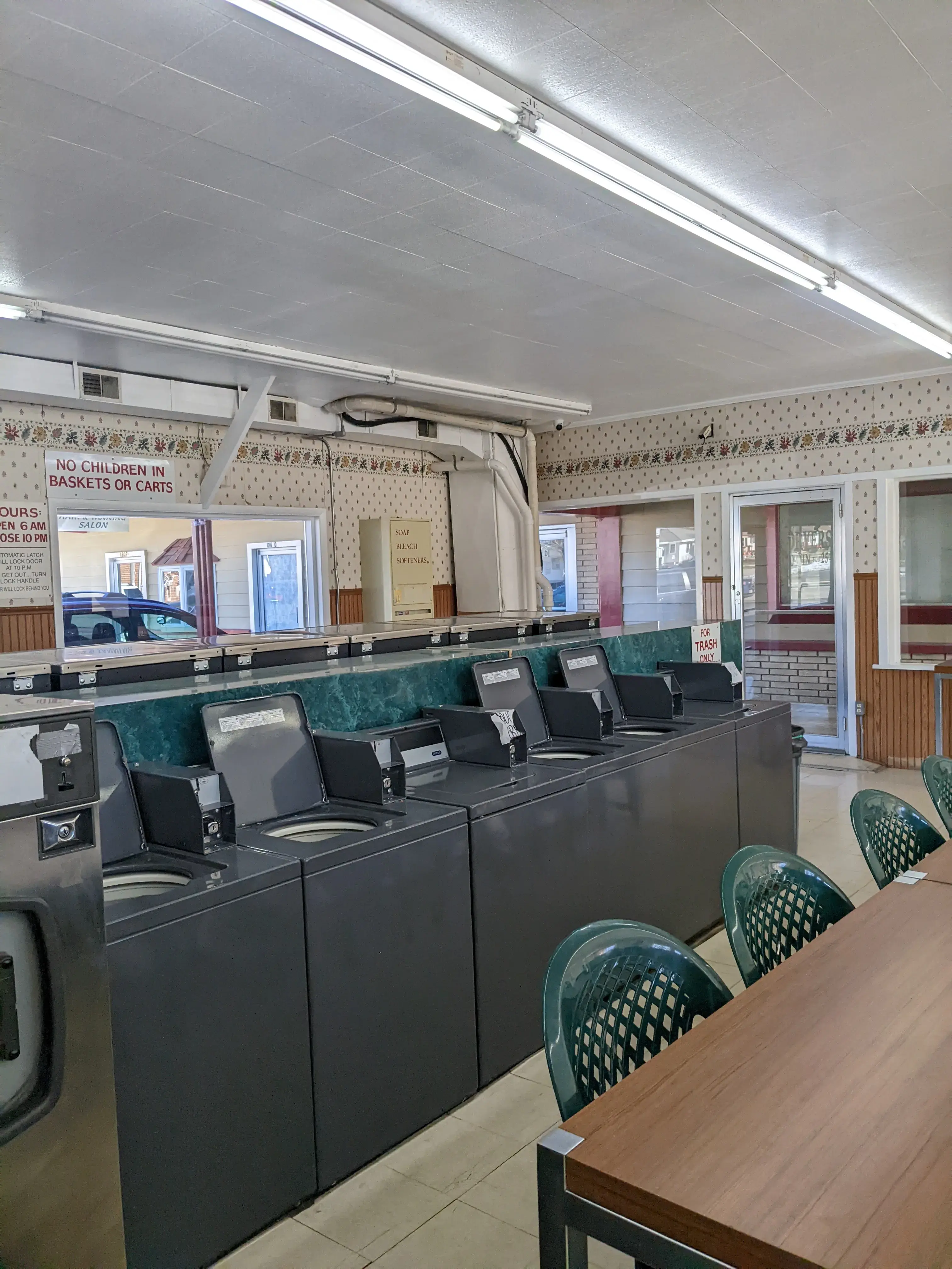 Laundromat - Image 3