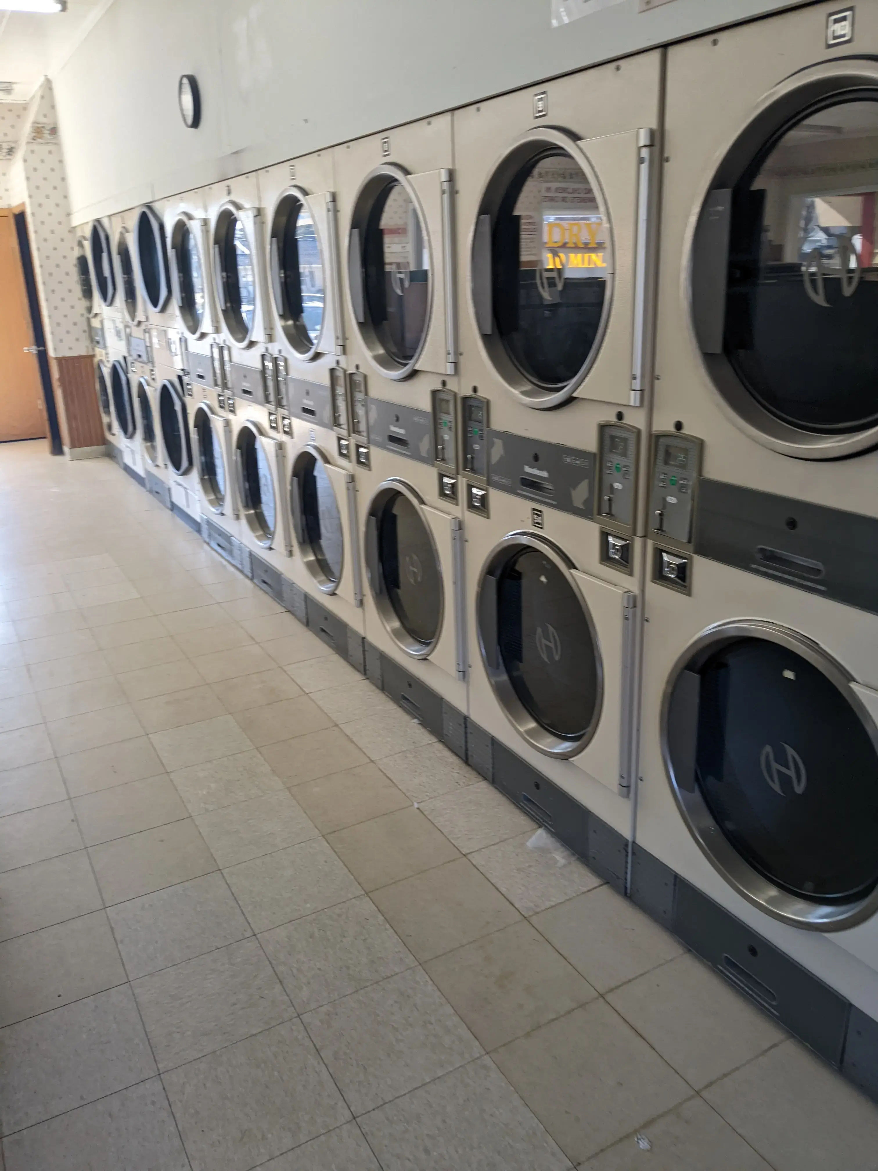 Laundromat thumbnail 4