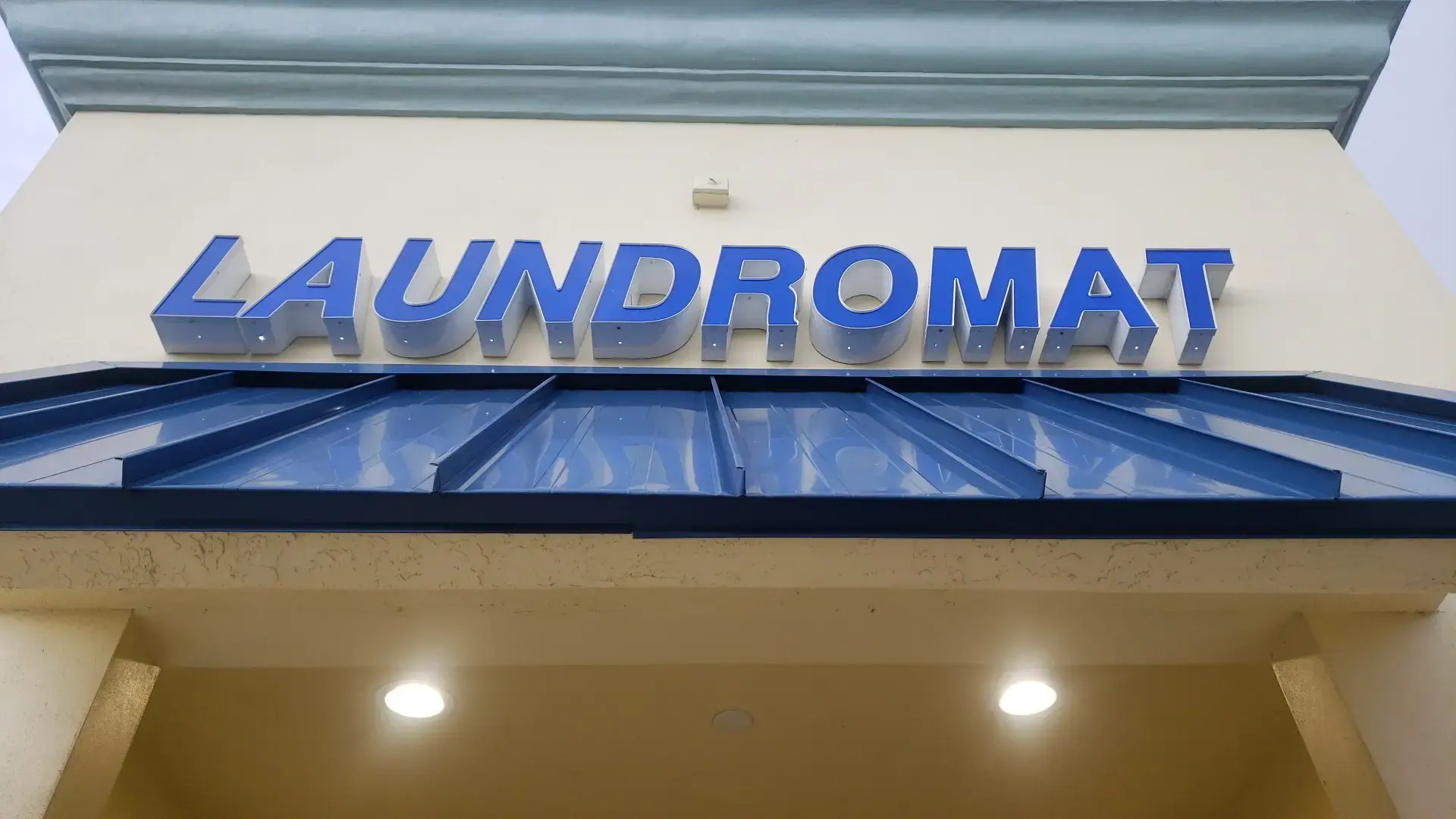 Laundromat - Image 5