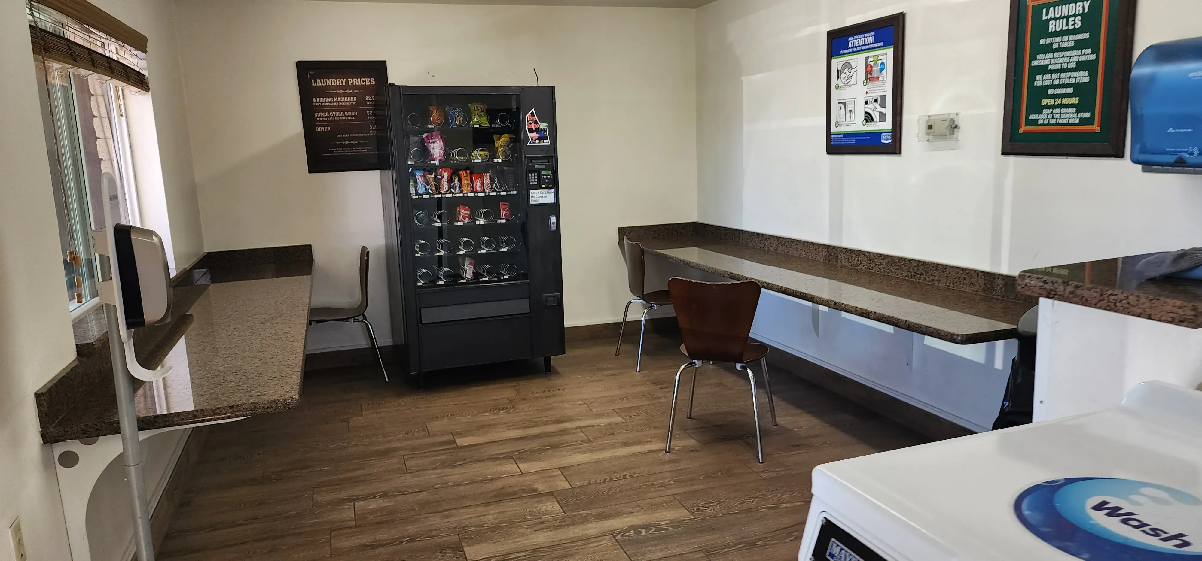 Laundromat - Image 5