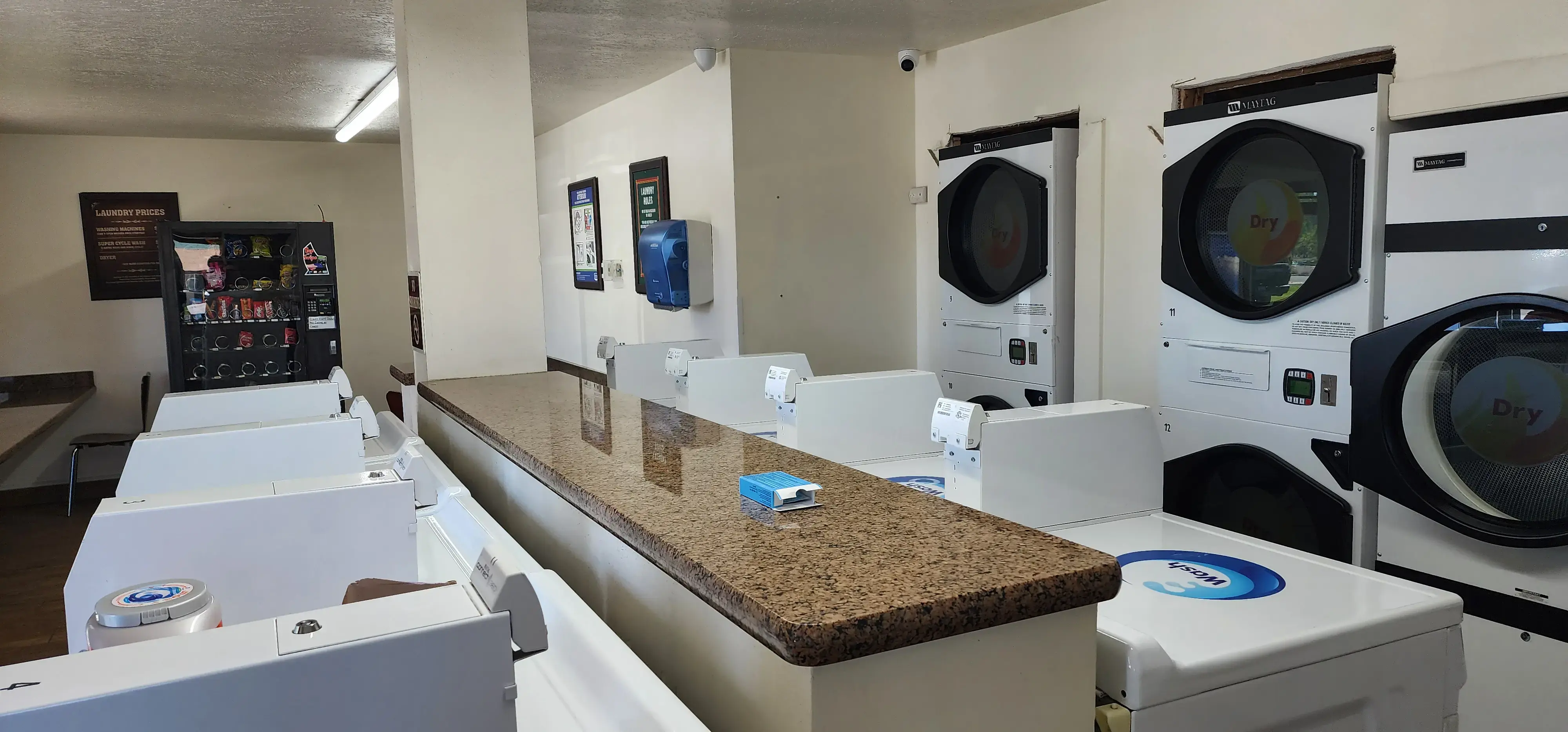Laundromat - Image 4