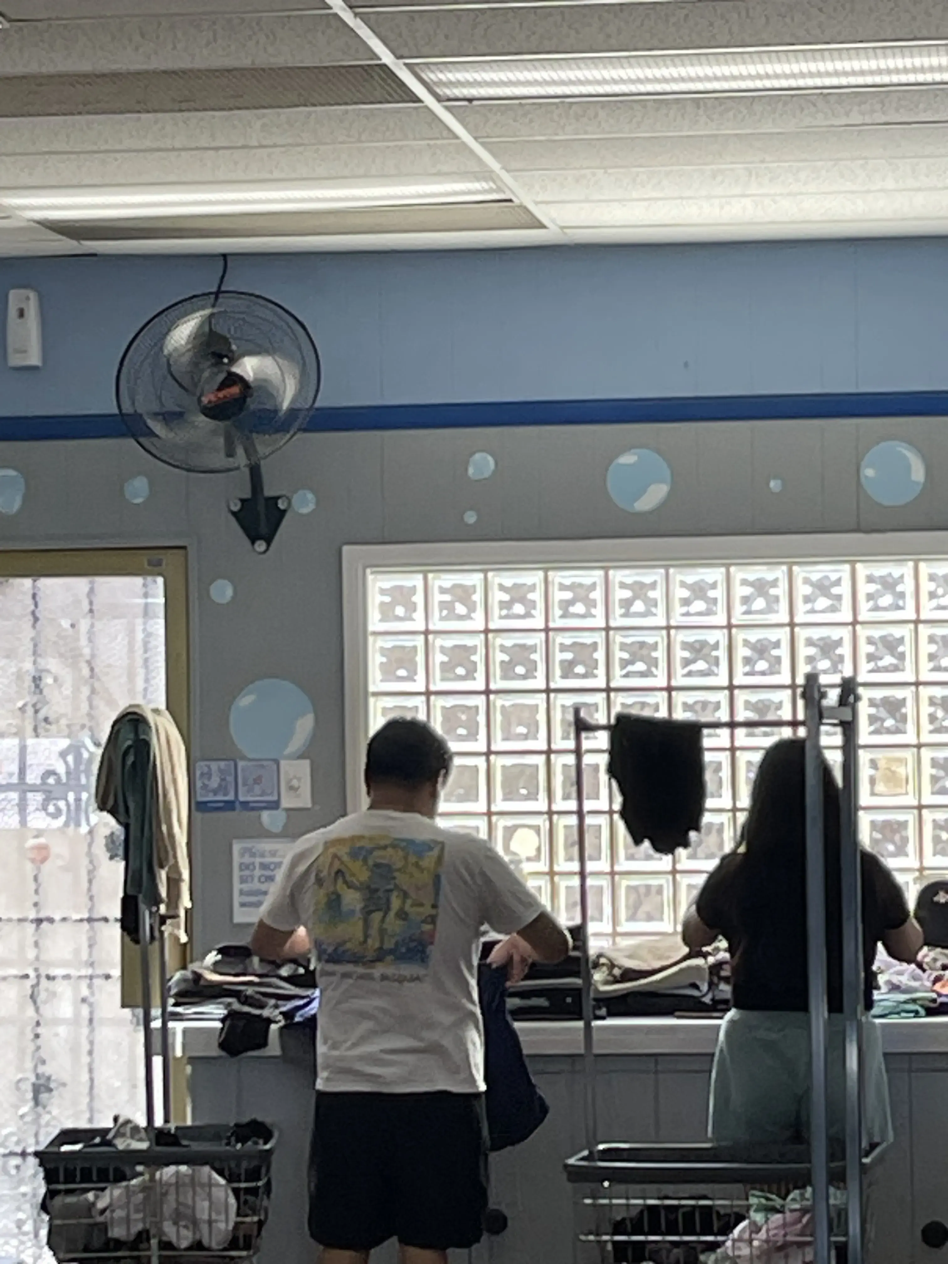Laundromat Burbank Nice and clean thumbnail 6