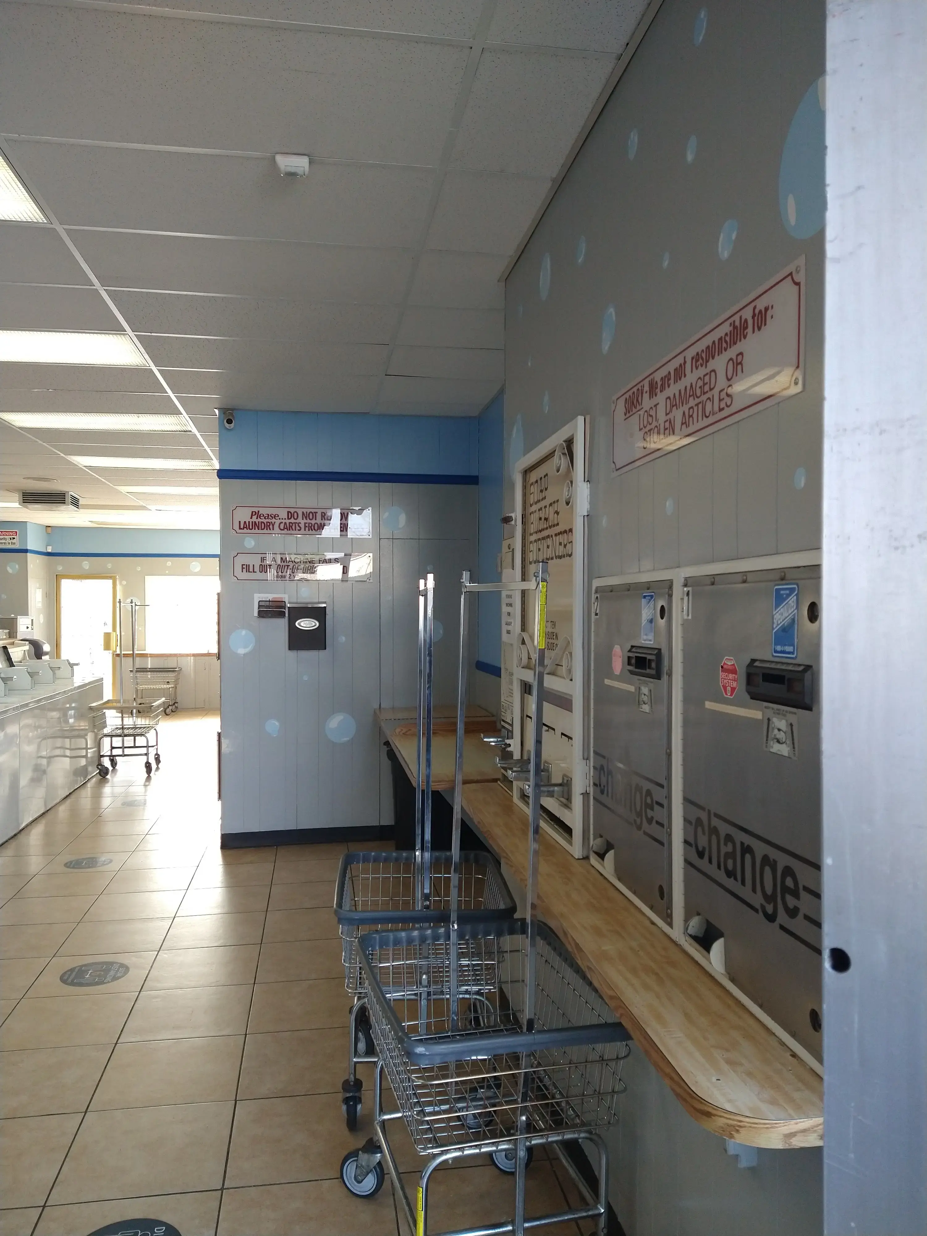 Laundromat Burbank Nice and clean - Image 18