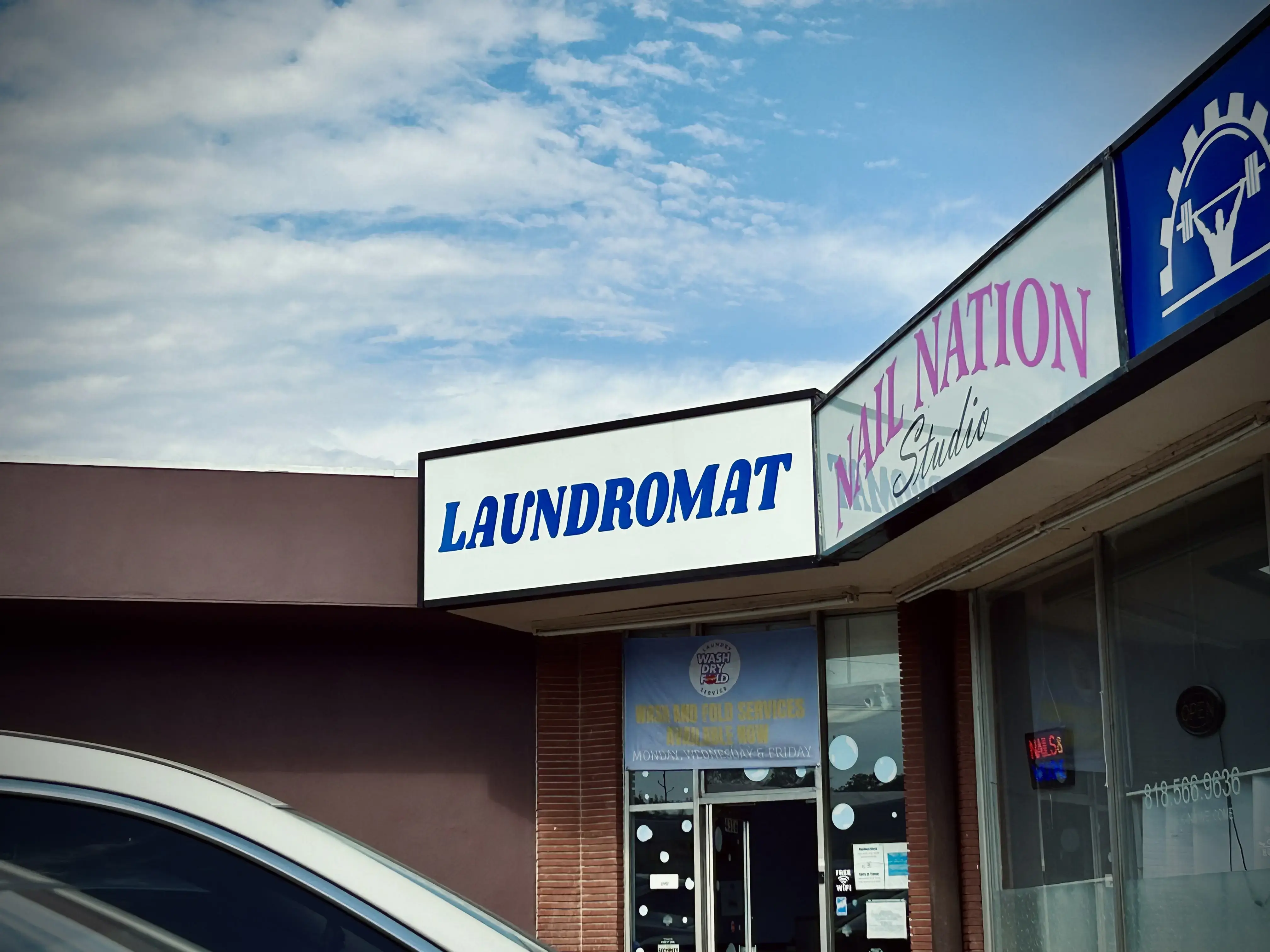 Laundromat Burbank Nice and clean thumbnail 2