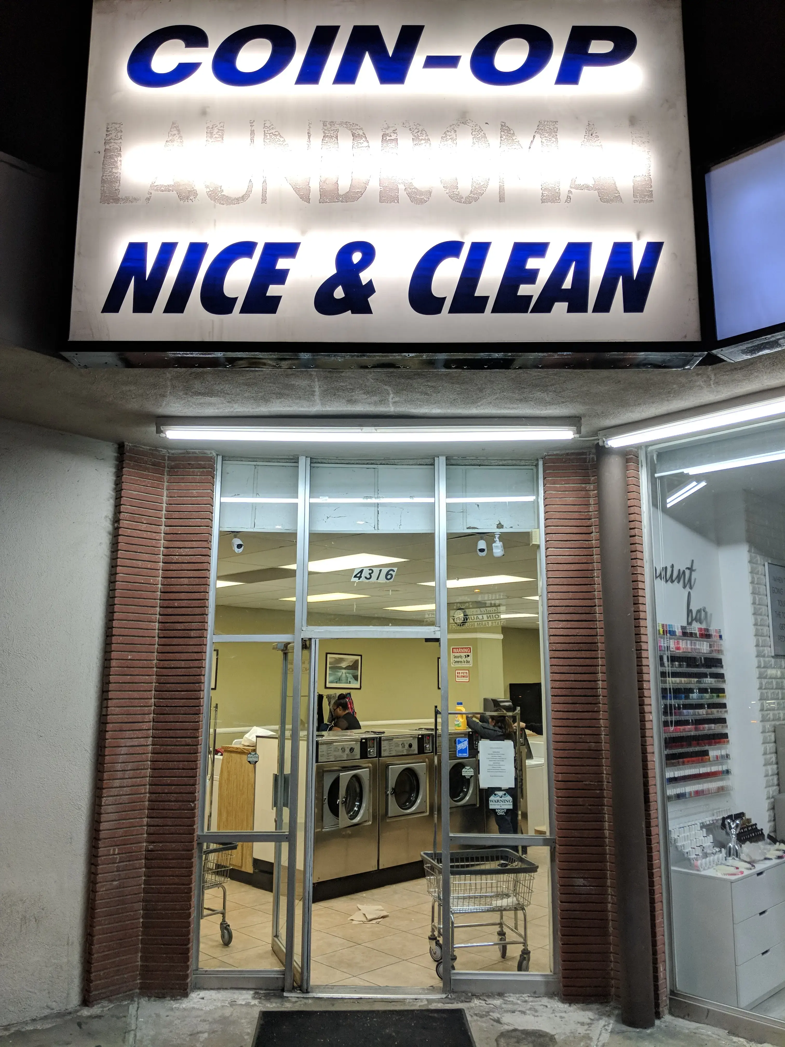 Laundromat Burbank Nice and clean - Image 20
