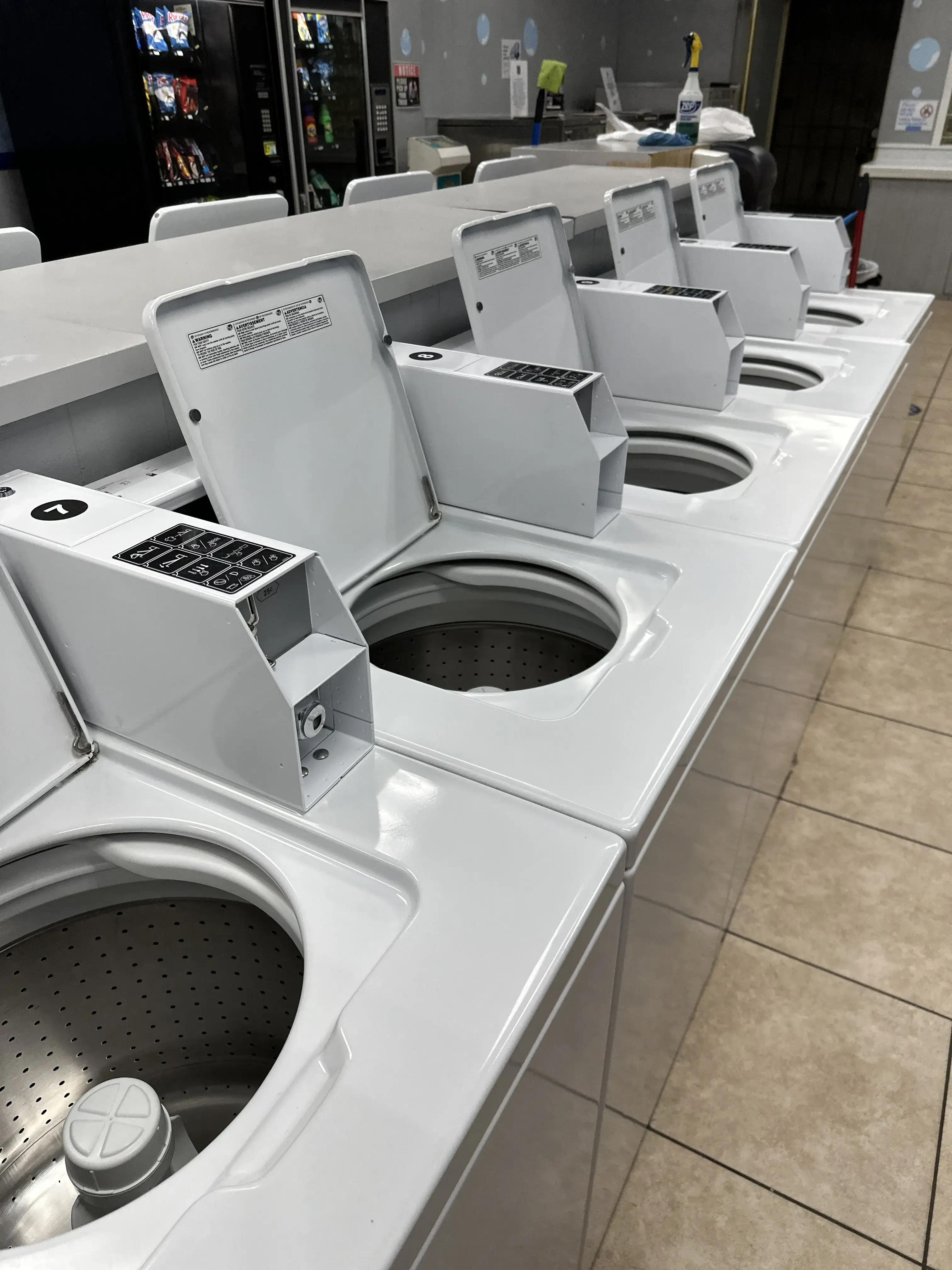 Laundromat Burbank Nice and clean thumbnail 19