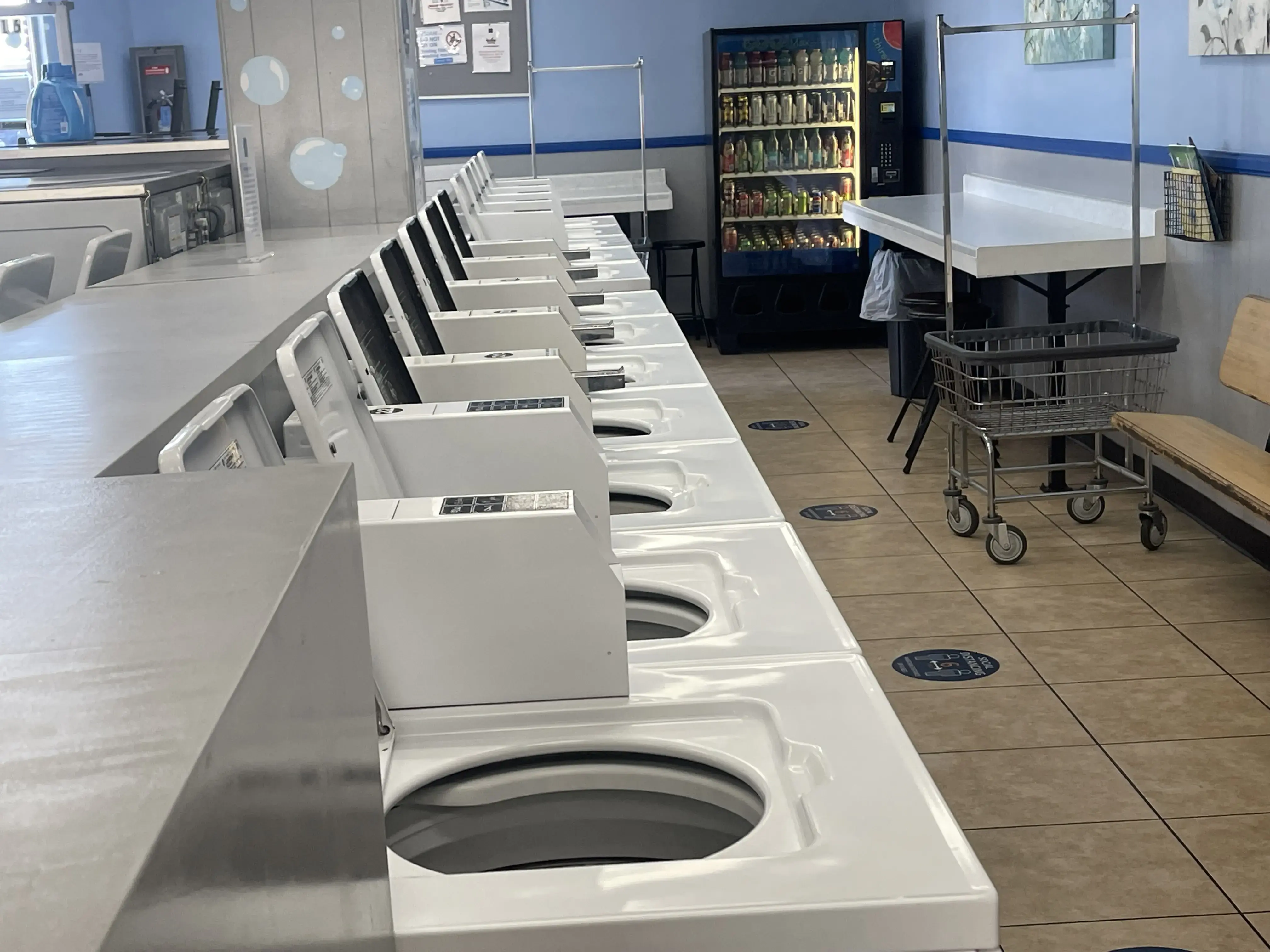 Laundromat Burbank Nice and clean thumbnail 4