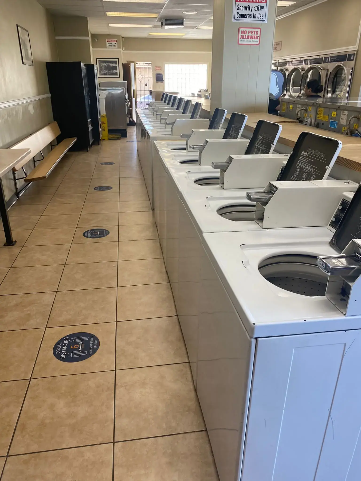 Laundromat Burbank Nice and clean - Image 10