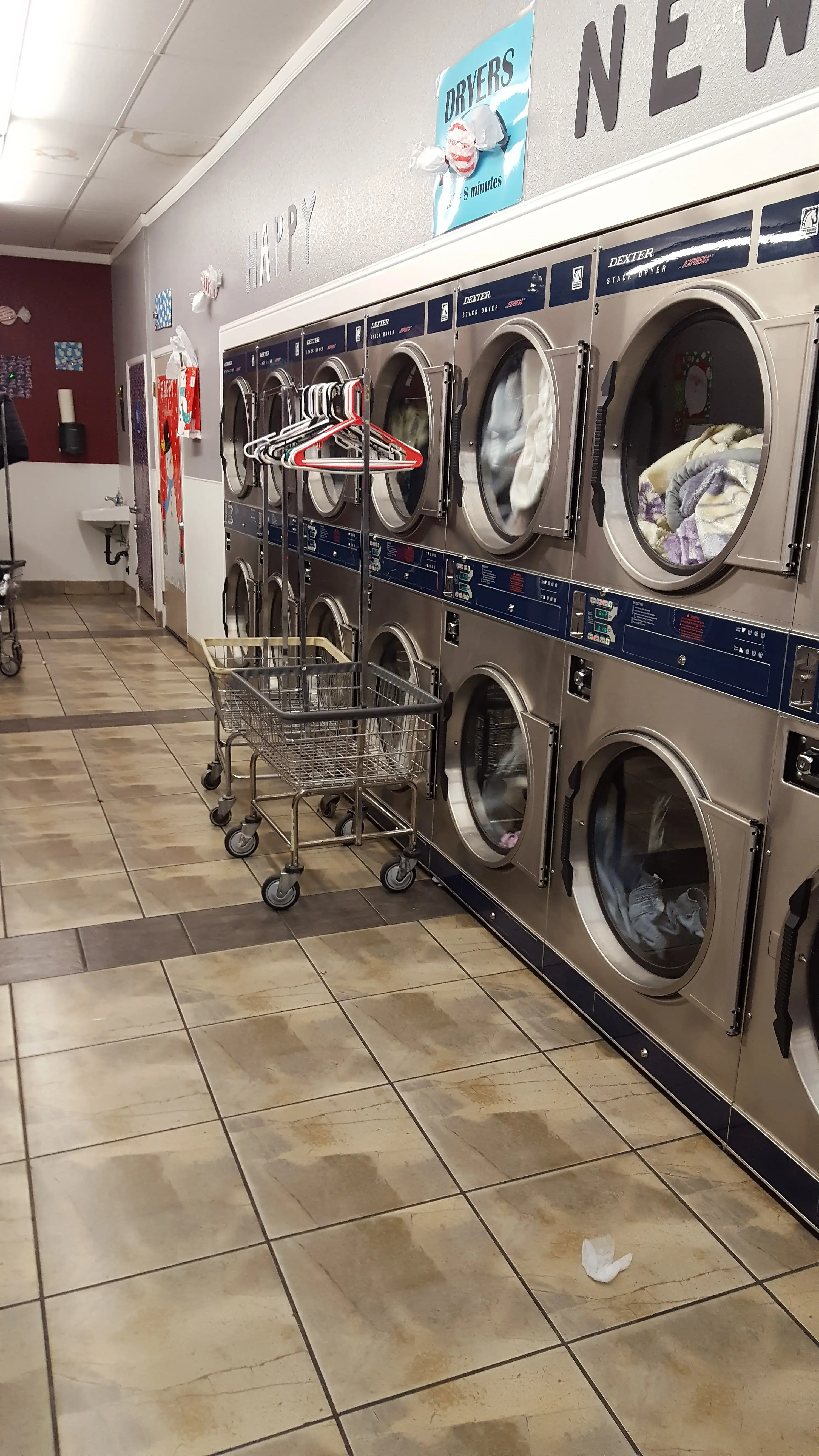 Laundromat - Image 20