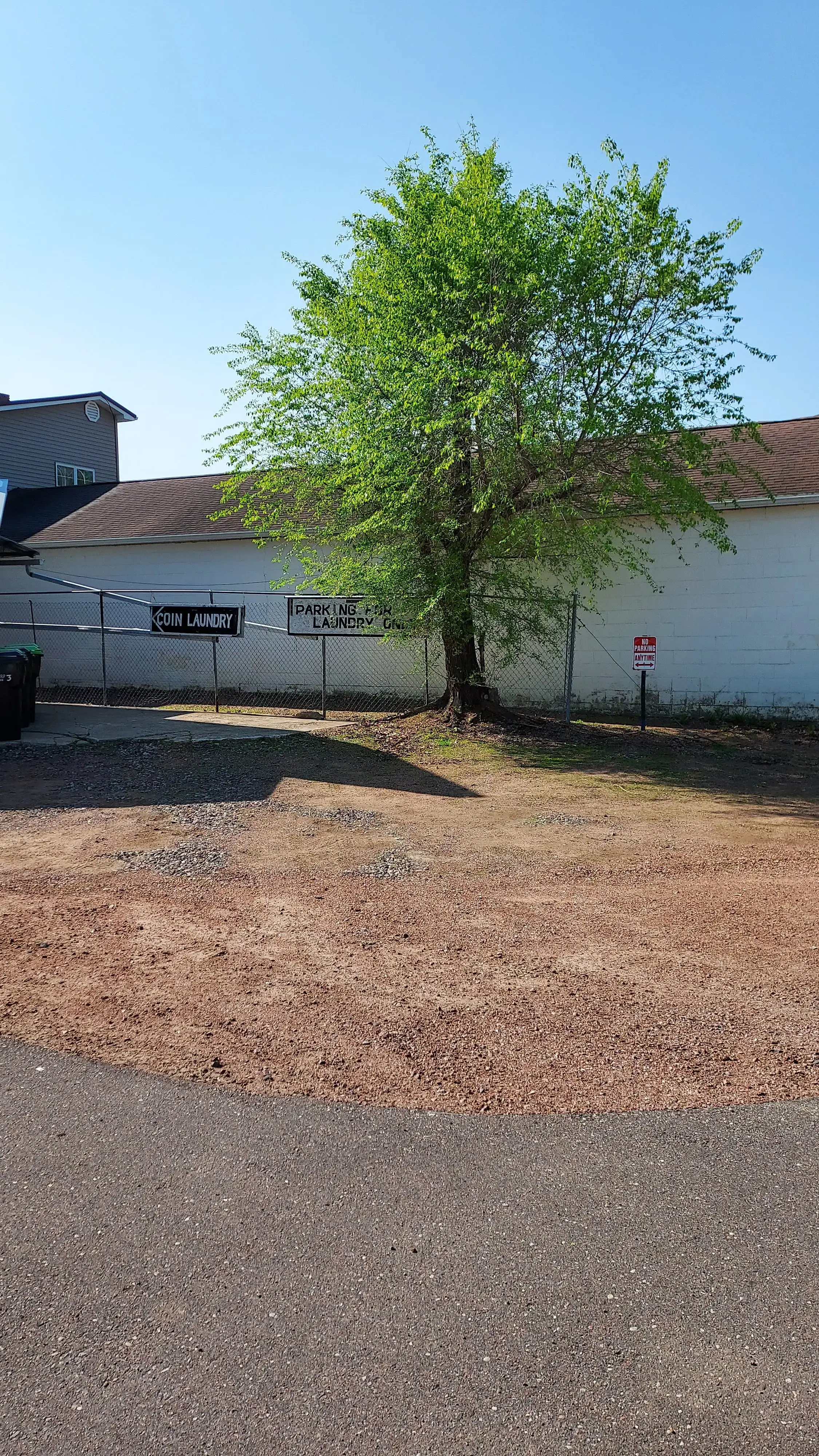 Laundromat - Image 2