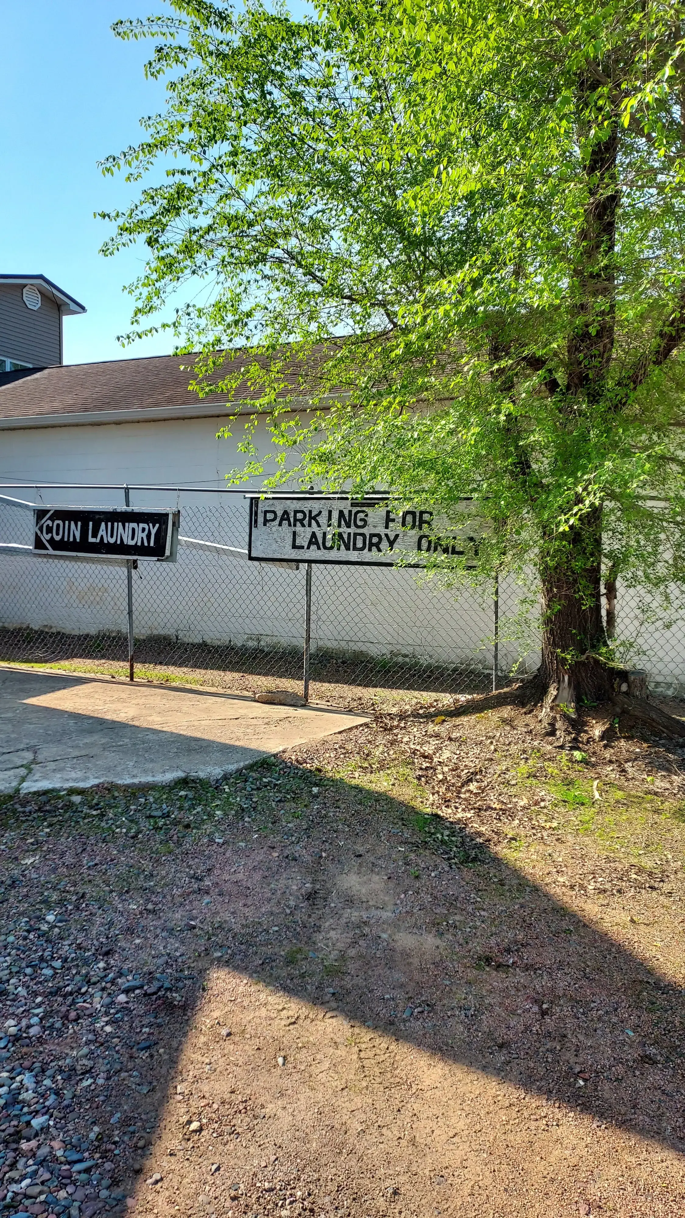 Laundromat - Image 5