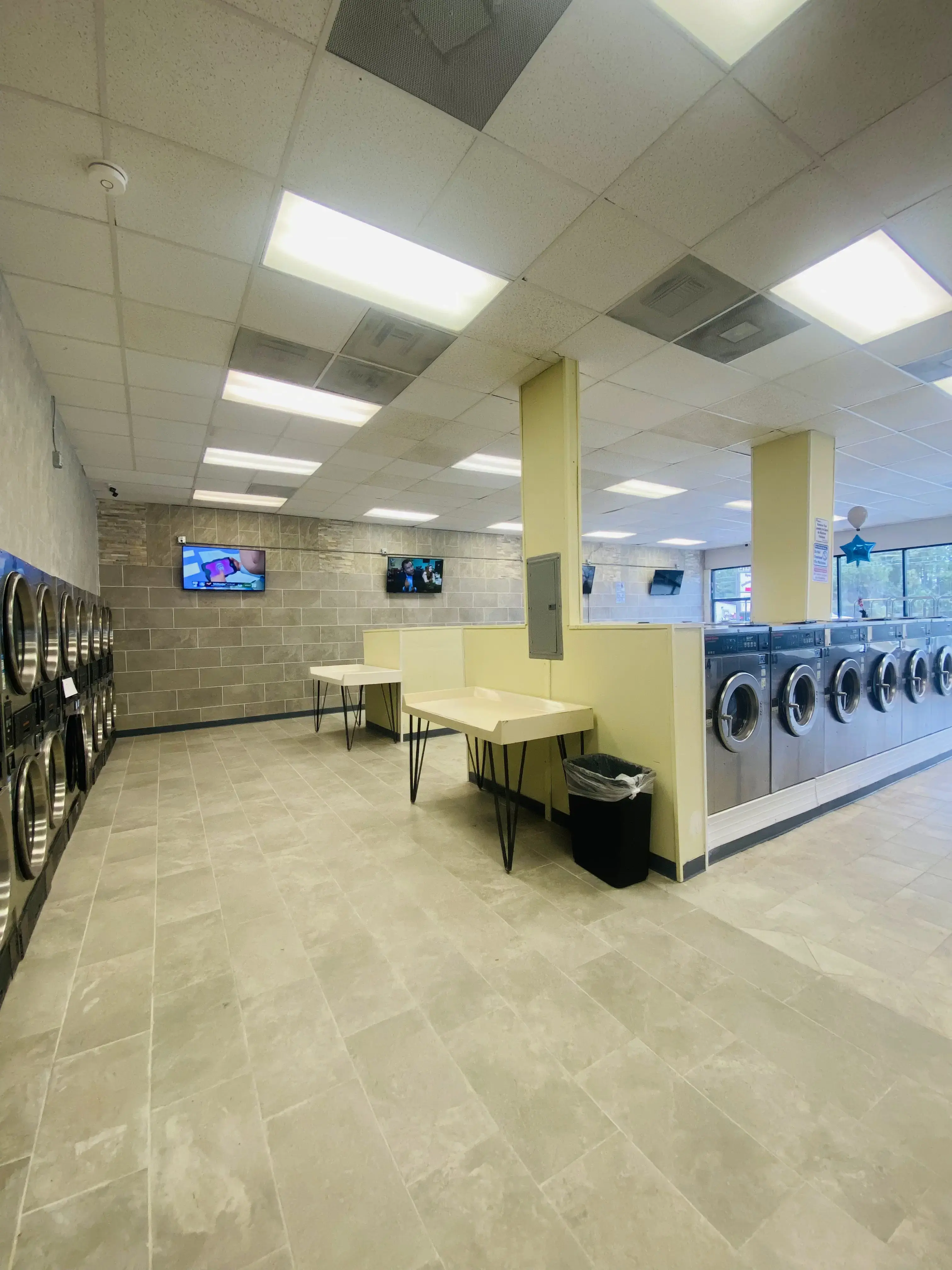 Laundromat - Image 15