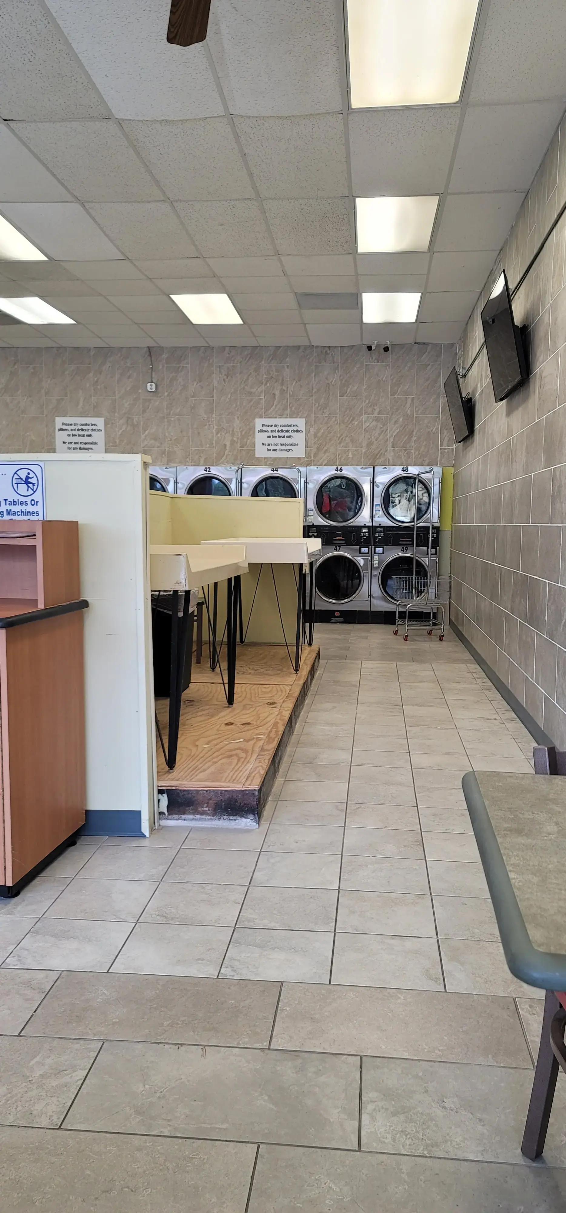 Laundromat thumbnail 11