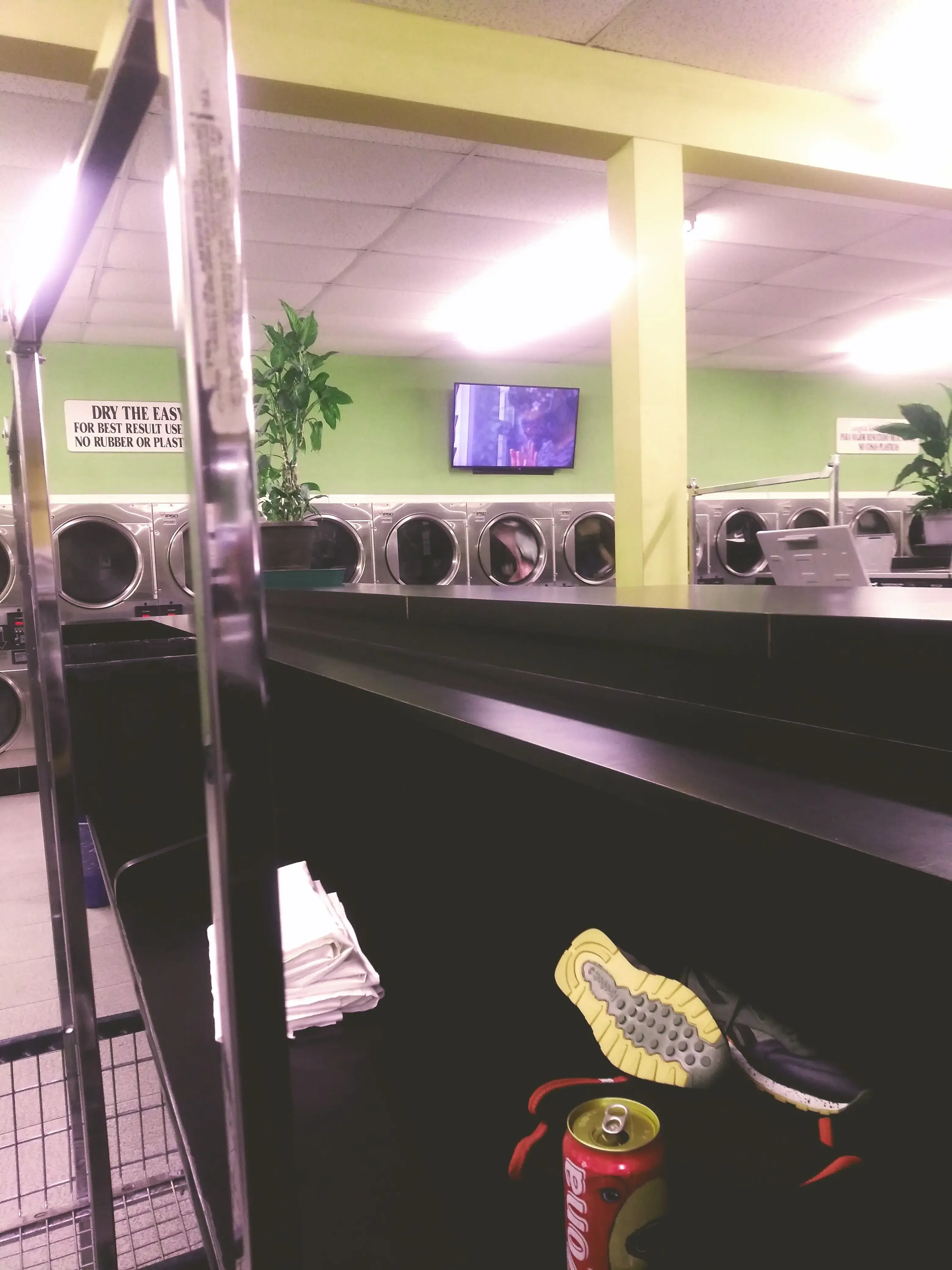 Laundromat In Compton thumbnail 8