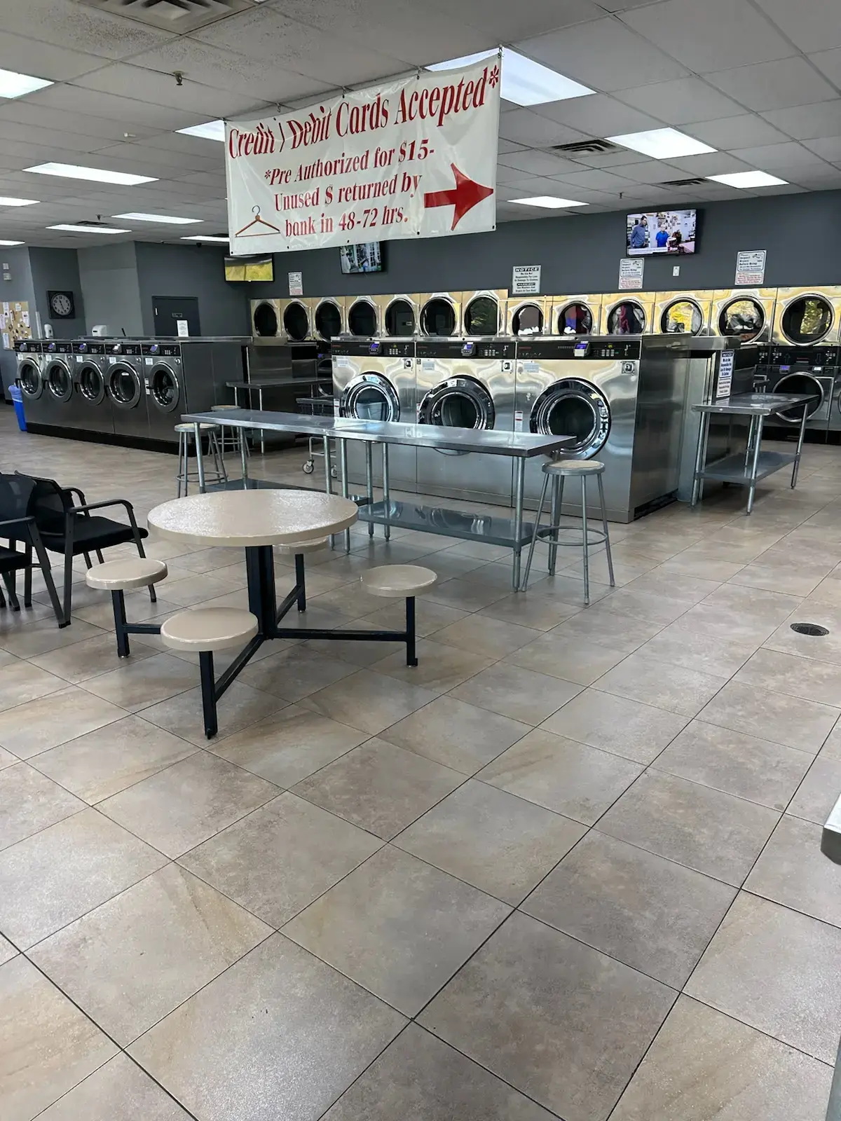 Laundromat - Image 4