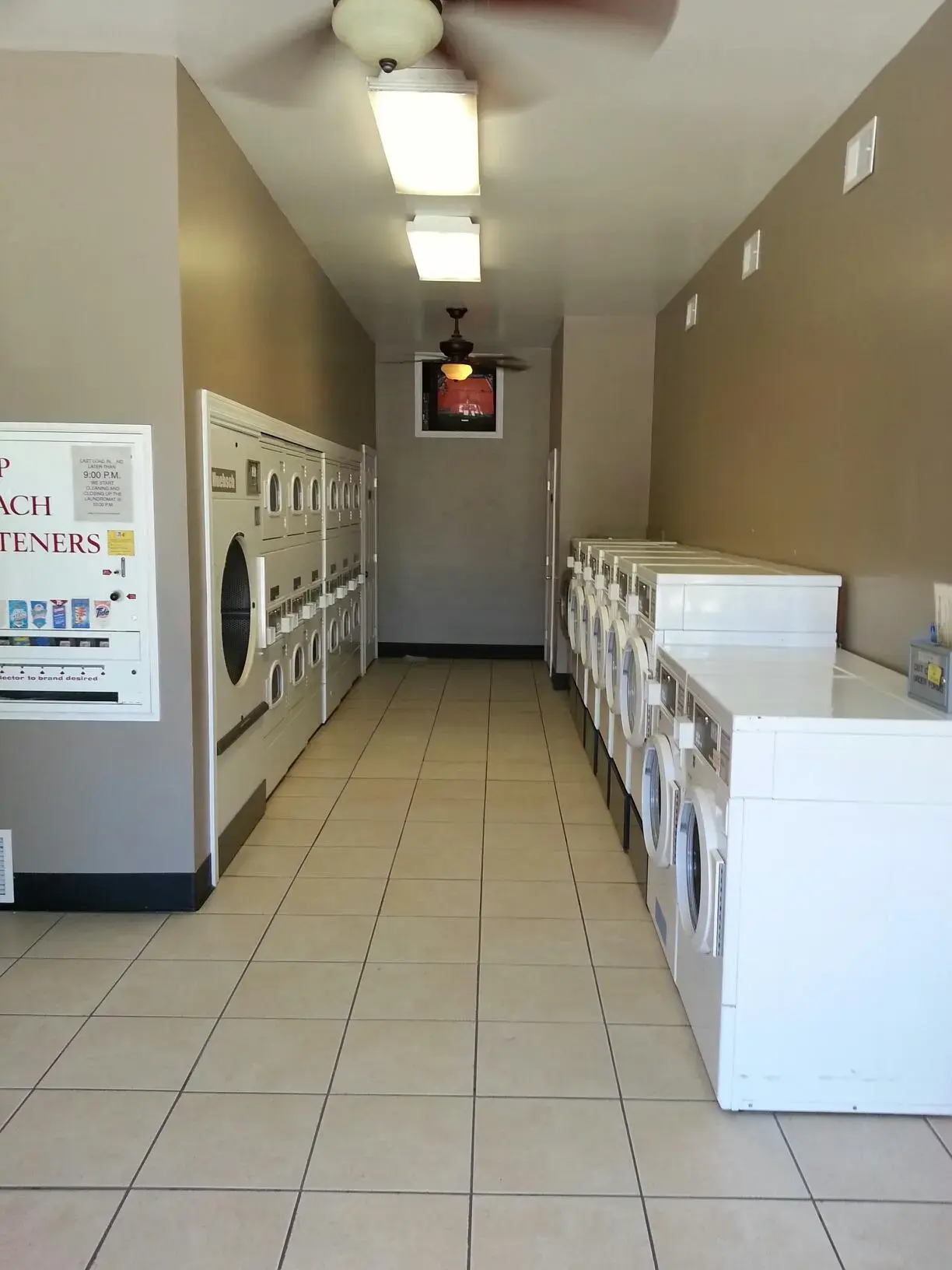 Laundromat - Image 5