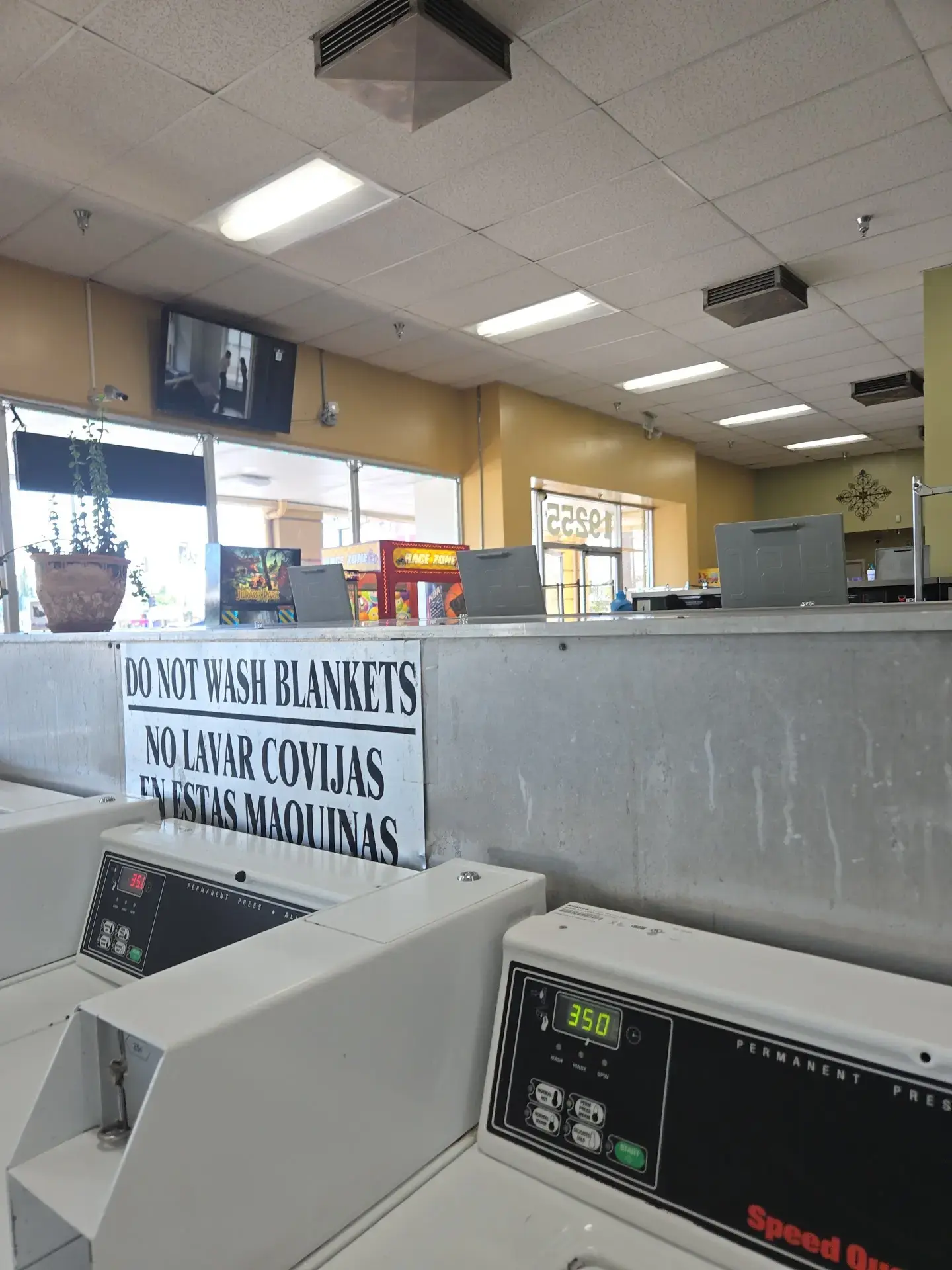 Laundromat of Tampa thumbnail 5