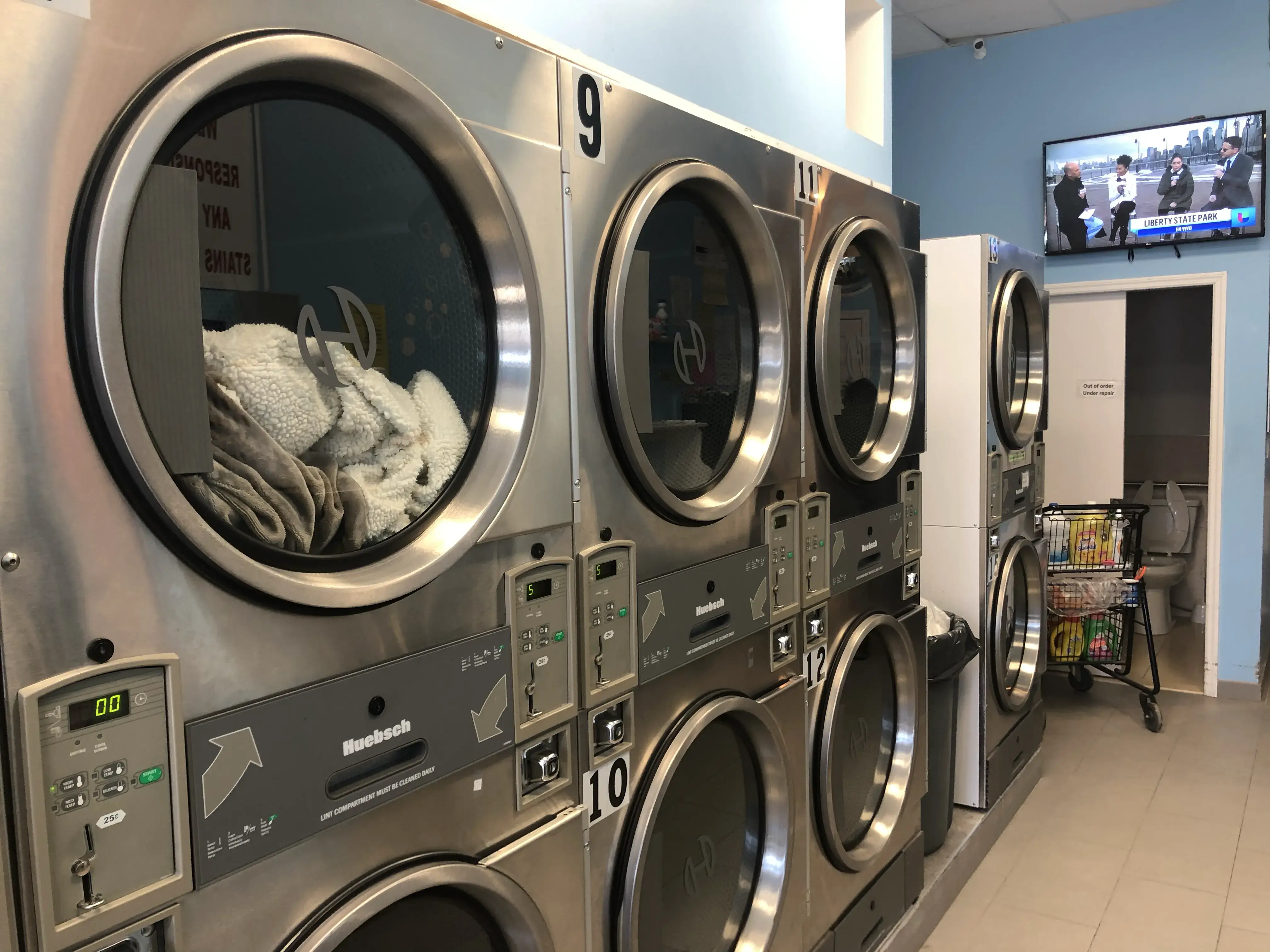 Laundromat Pick Up thumbnail 2