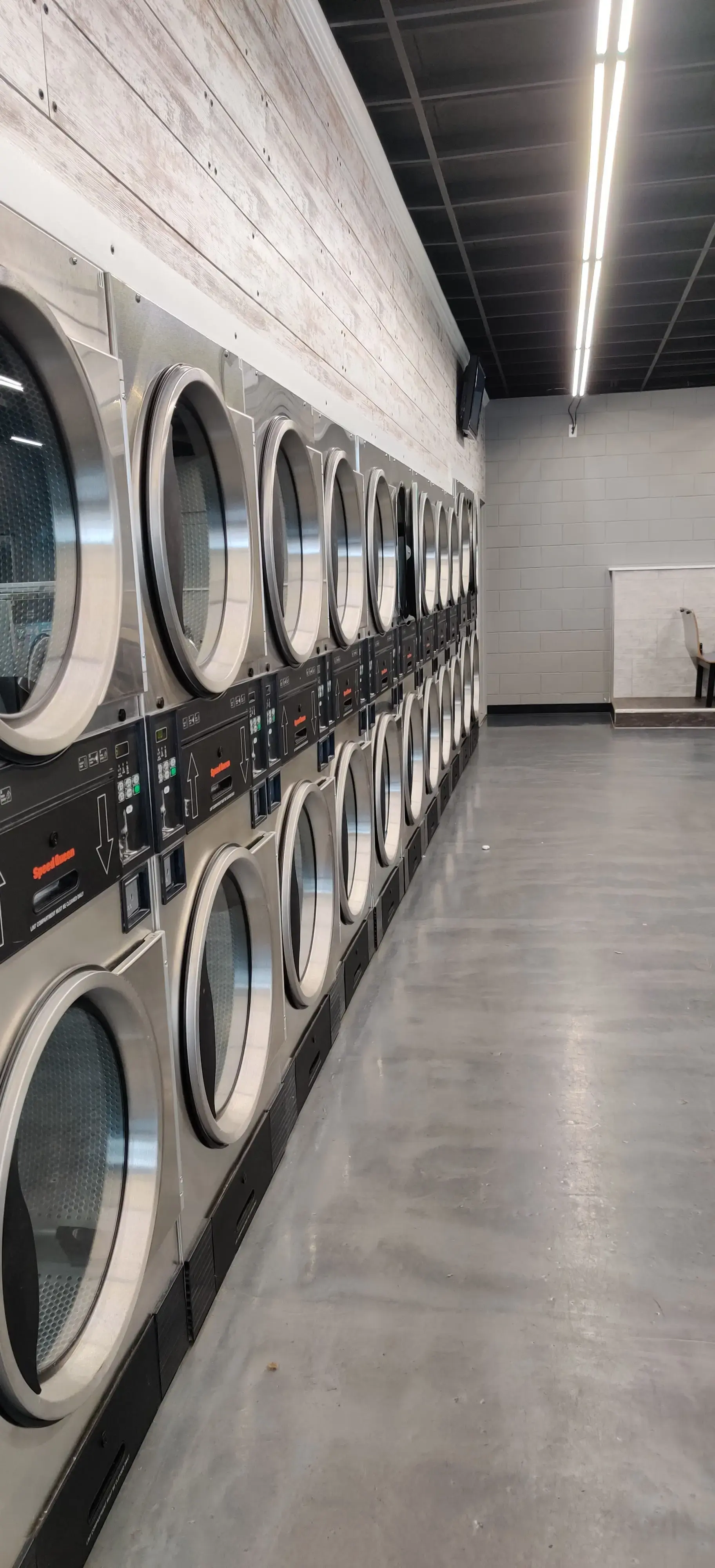 Laundromat - Image 13