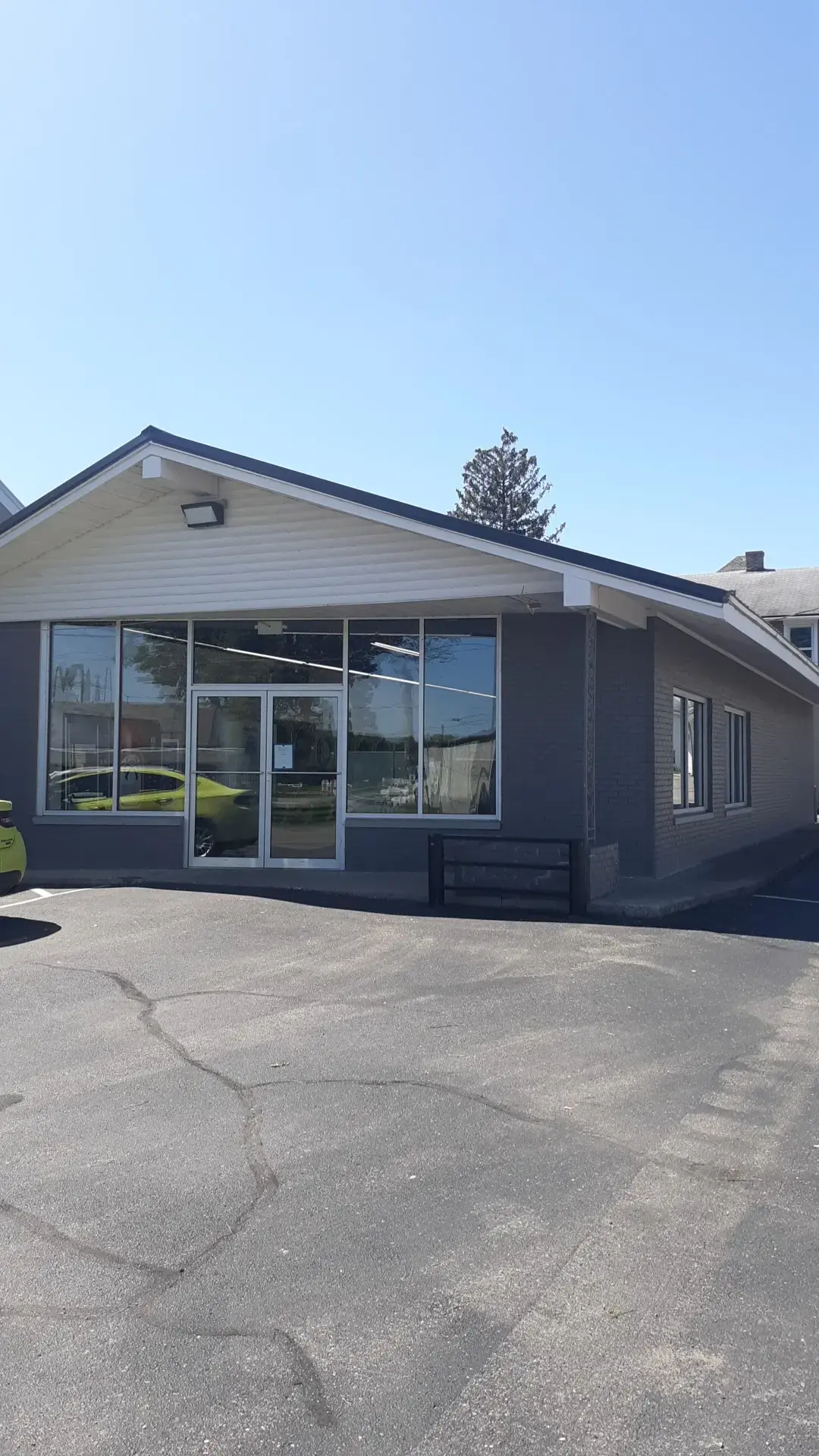 Laundromat - Image 14