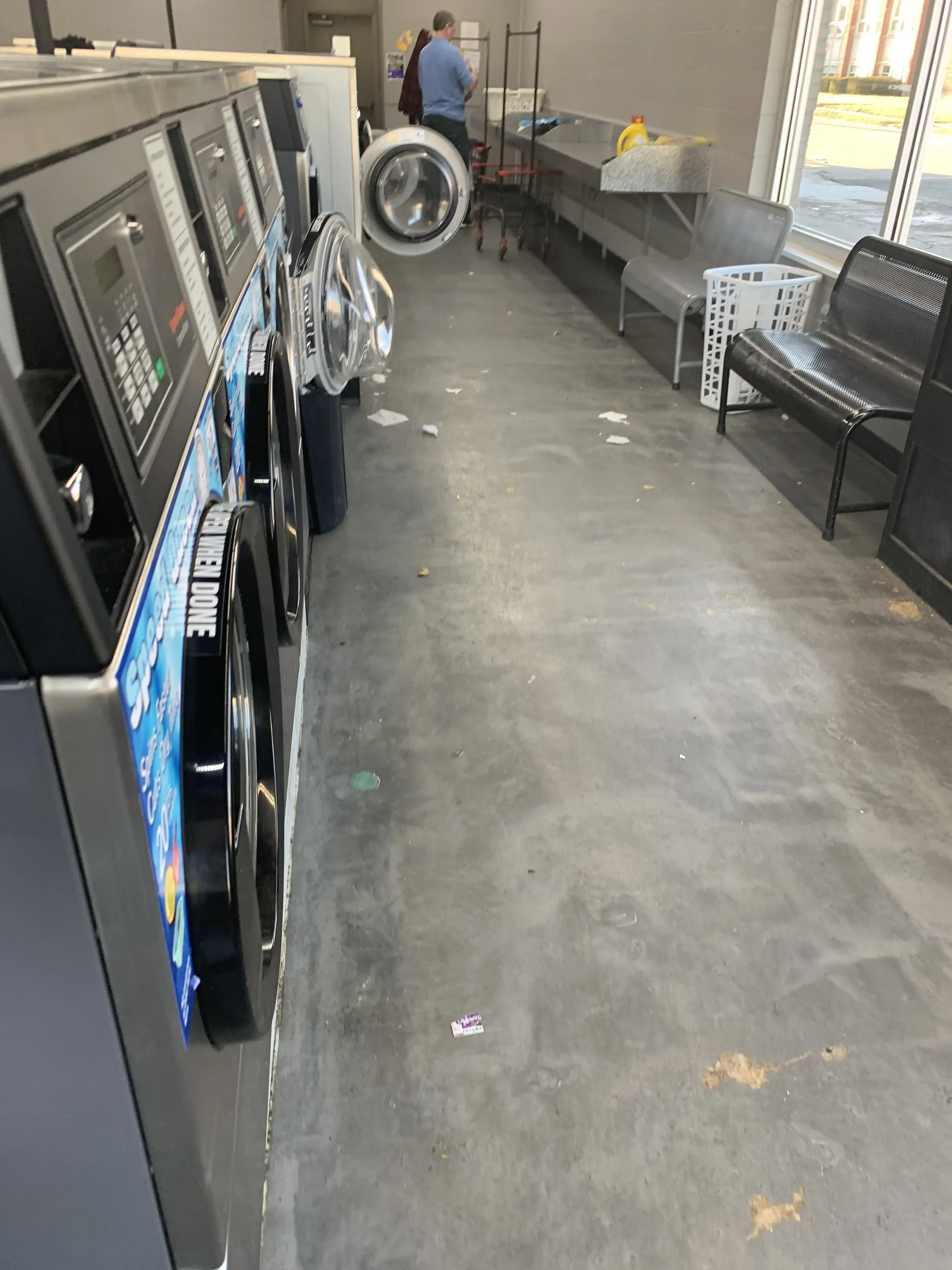 Laundromat - Image 4
